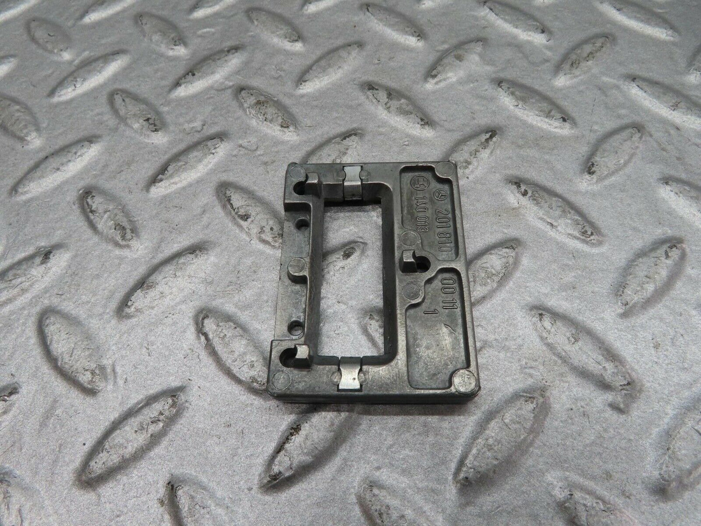 16402 Mercedes-Benz W124 260E Rear View Mirror Mount Bracket 2018100011