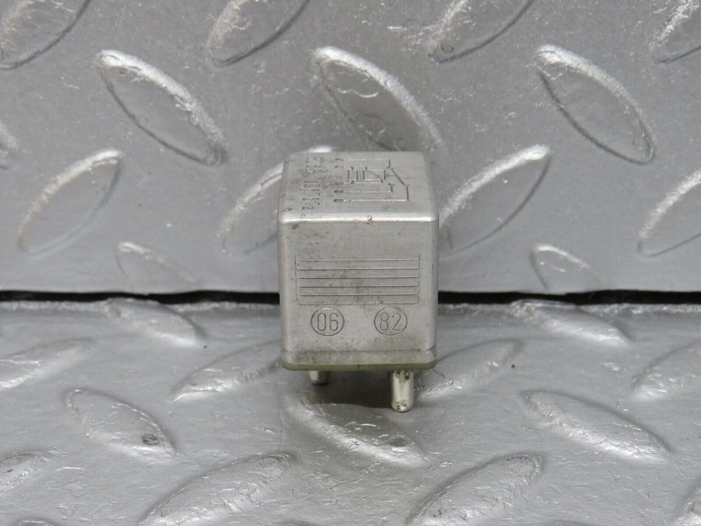 40687 Mercedes-Benz W123 300D Multi Purpose Relay 0015420219
