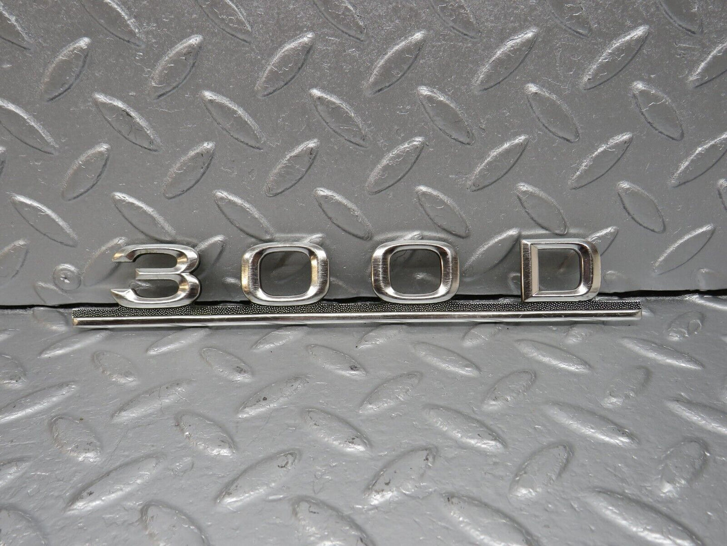 40692 Mercedes-Benz W123 300D Trunk Badge Emblem 1238170915