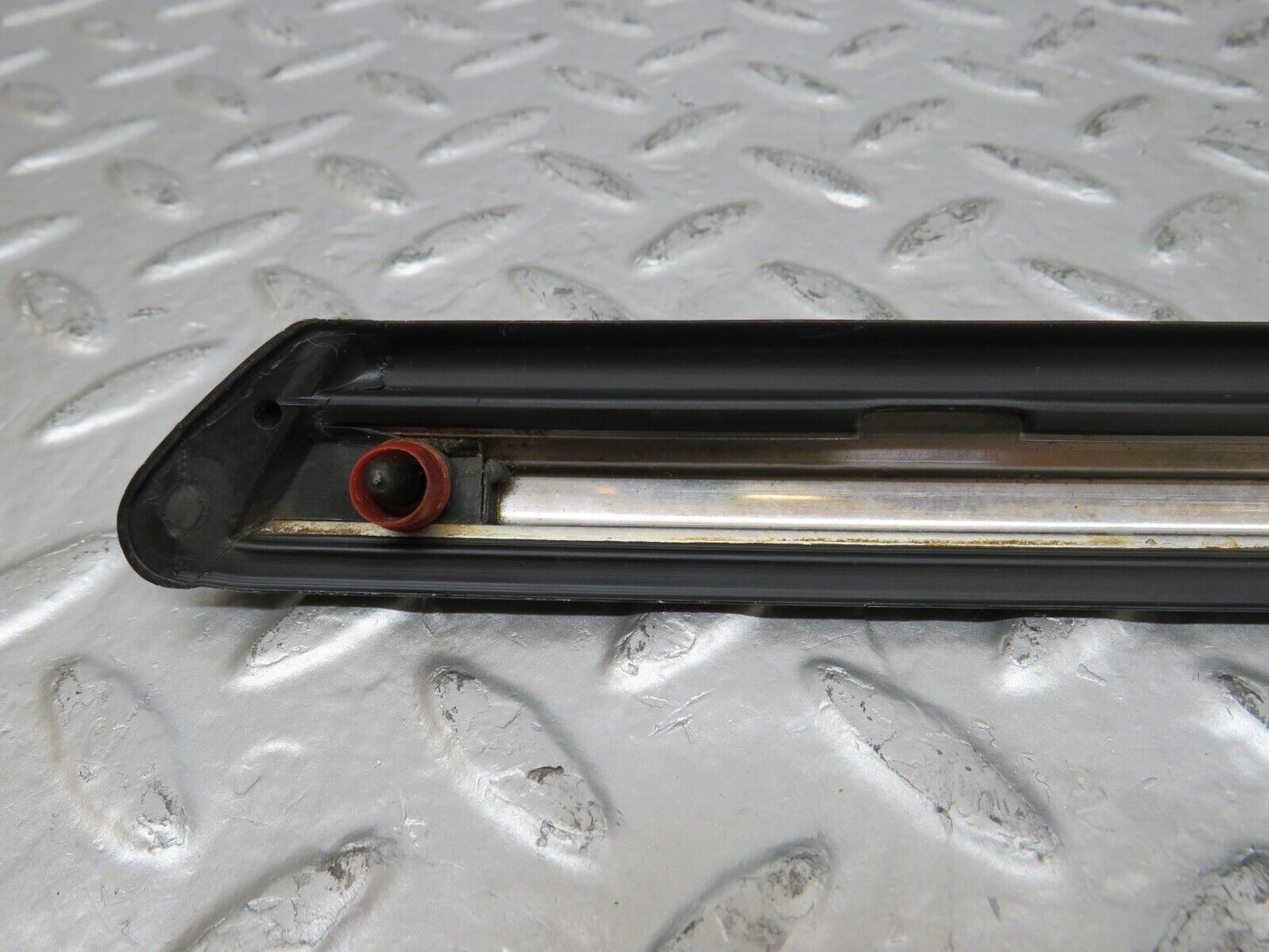 26077 Mercedes-Benz W116 450SE Front Left Fender Wing Centre Moulding Trim