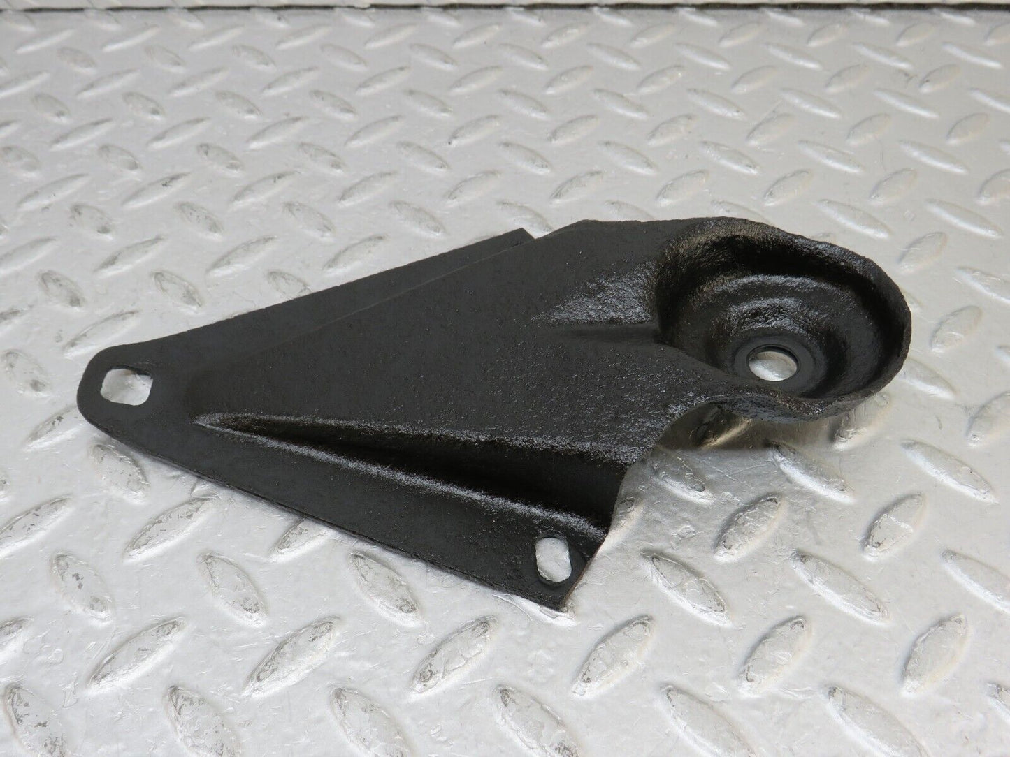 35786 Mercedes-Benz W108 Rear Suspension Axle Mounting Bracket