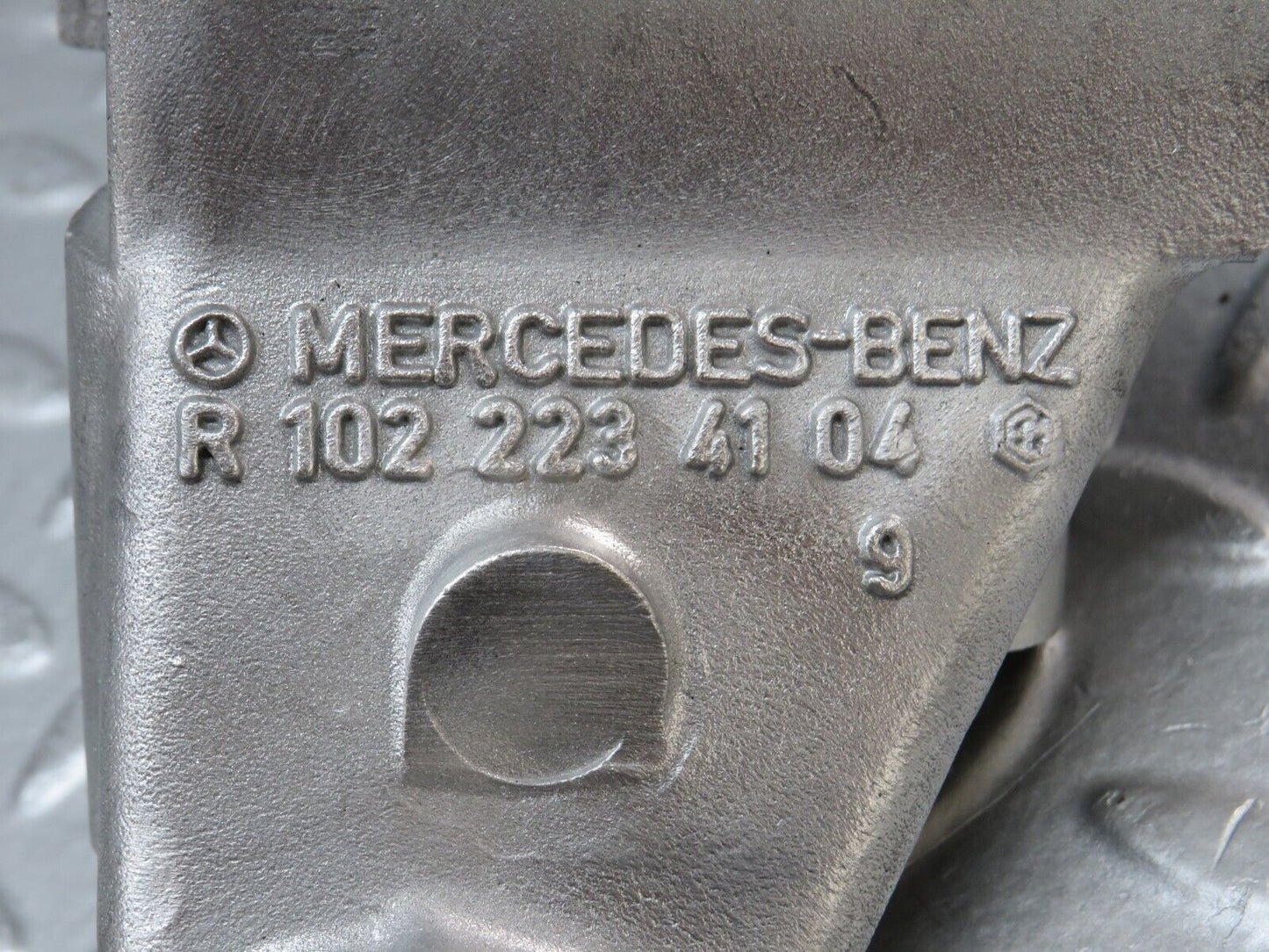 36788 Mercedes-Benz W201 190E 2.0L Engine Mount Bracket Left Side 1022234104