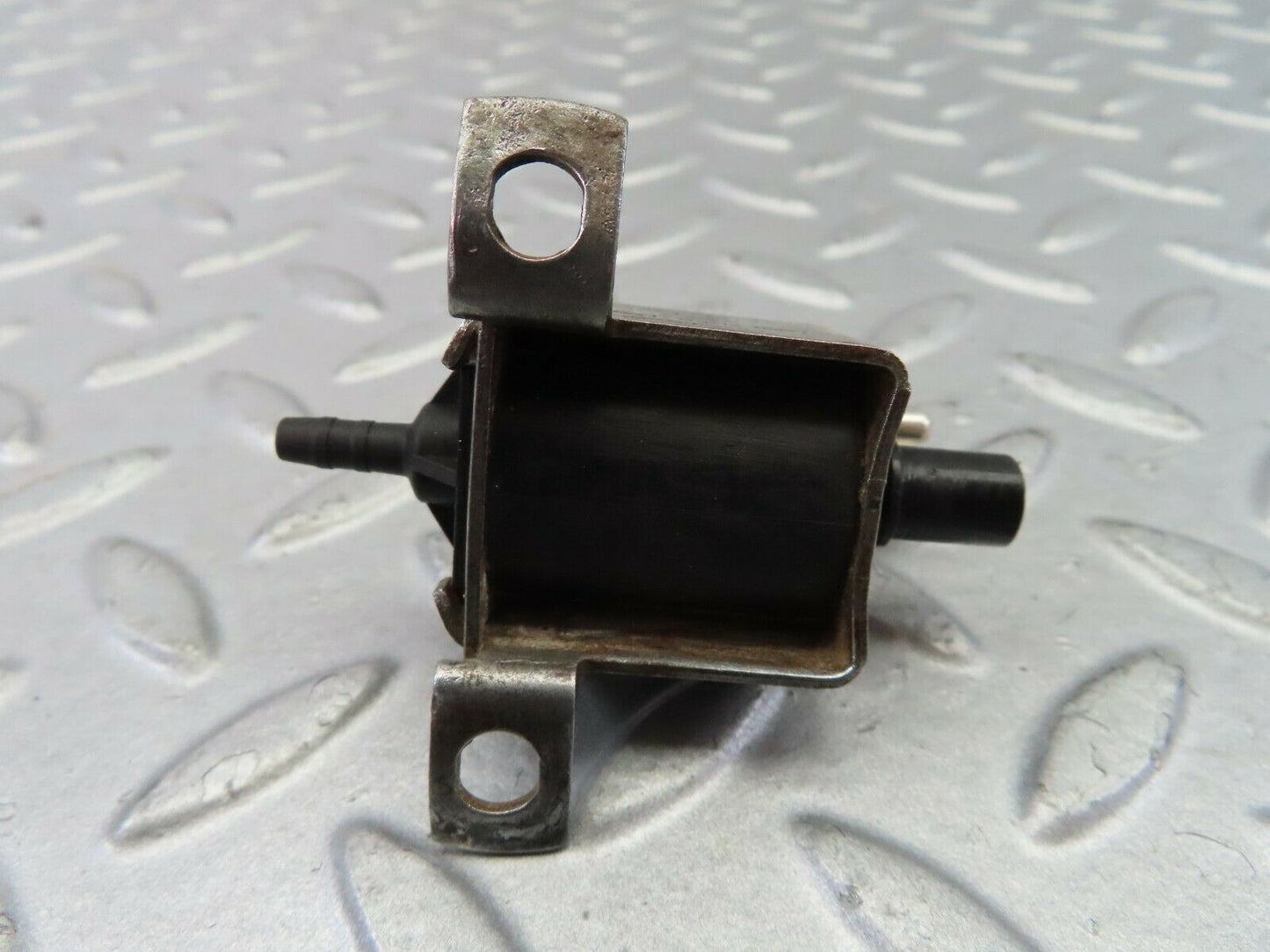 7747 Mercedes-Benz S123 230TE Wagon Vacuum Control Valve Pierburg 0015407097