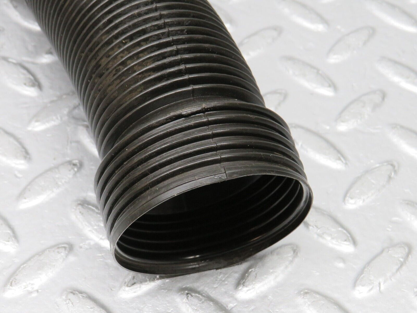 39905 Mercedes-Benz R107 350SL Air Duct Pipe Hose