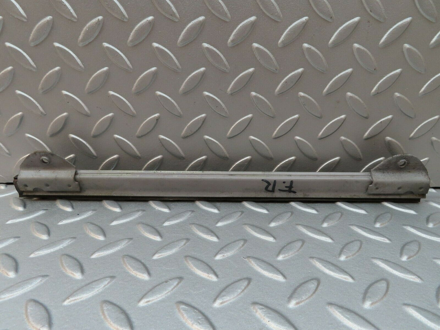 3690 Mercedes-Benz W108 280SE Front Right Door Glass Holder