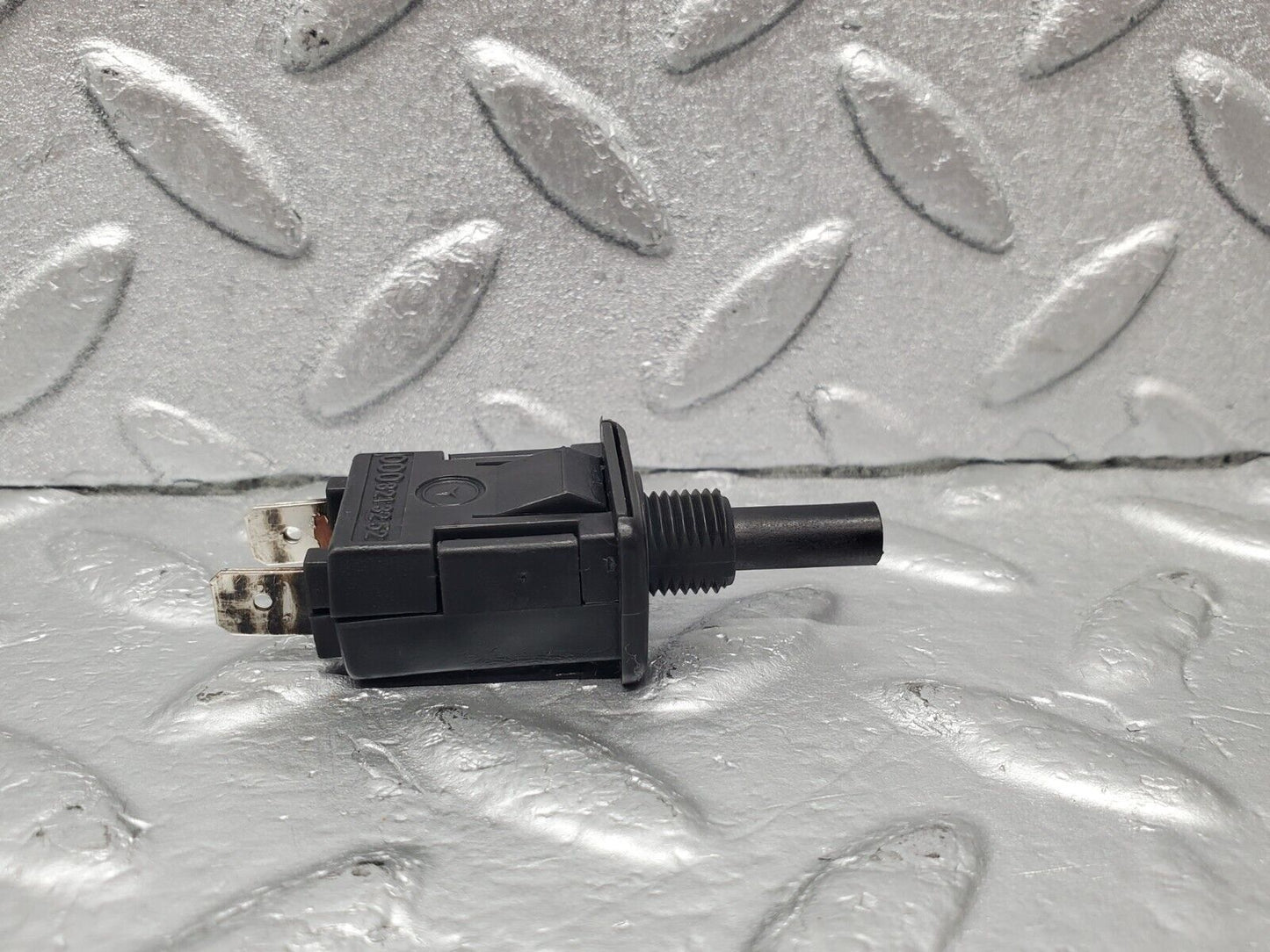 46553 Mercedes-Benz C123 280CE Coupe Door Contact Switch 0008213152