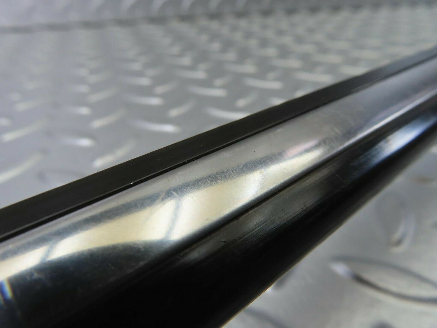 10275 Mercedes-Benz W123 Front Right Fender Centre Moulding Trim