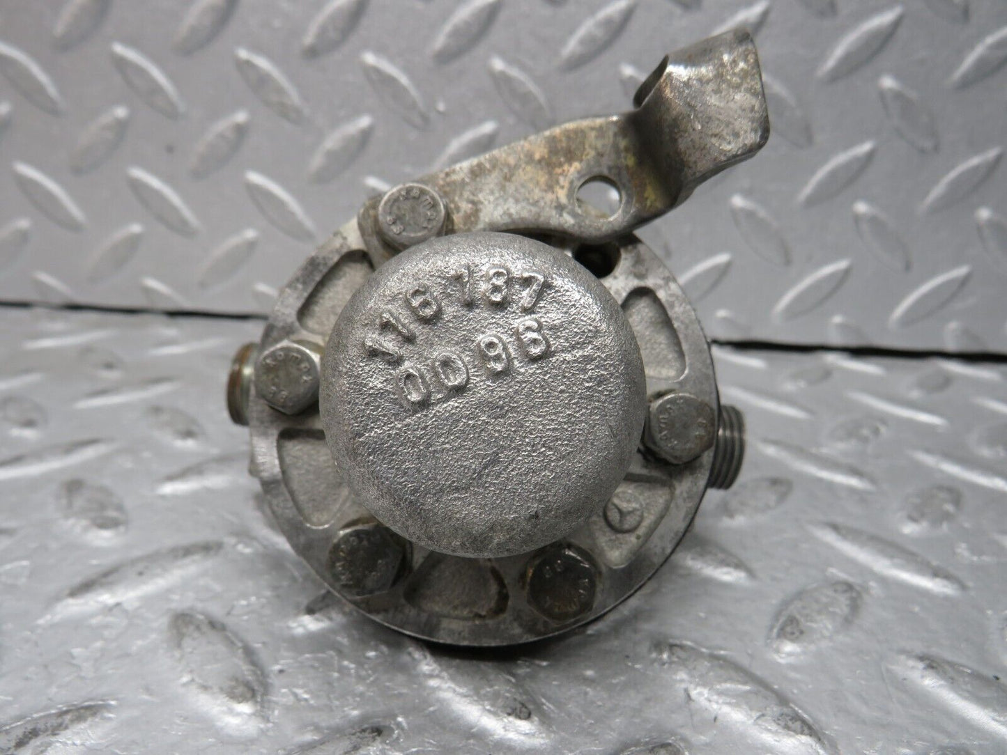 37647 Mercedes-Benz W109 300SEL Oil Pressure Damper 1161870094 1161870096