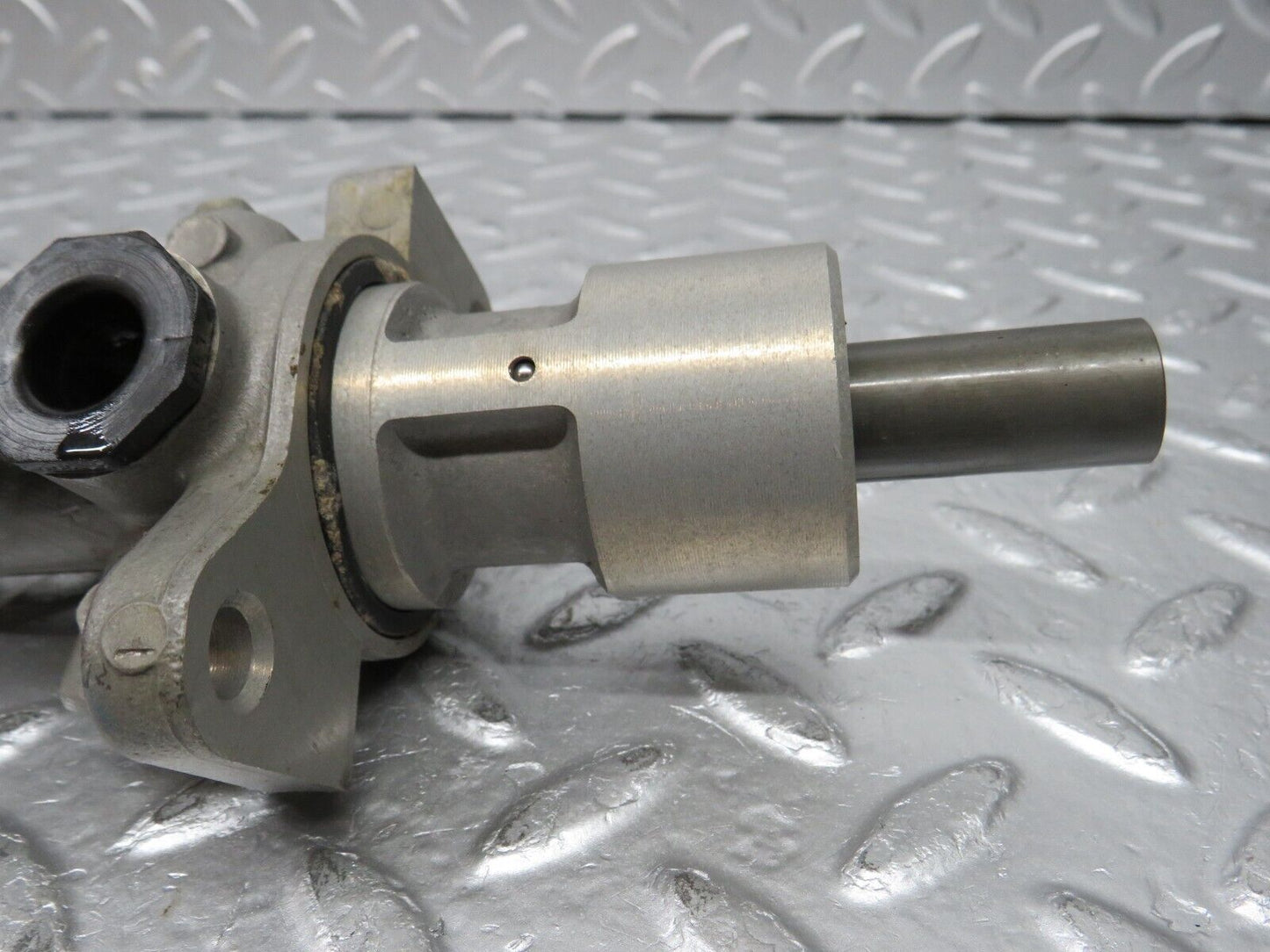31744 Mercedes-Benz W201 190LE 1.8L Brake Master Cylinder