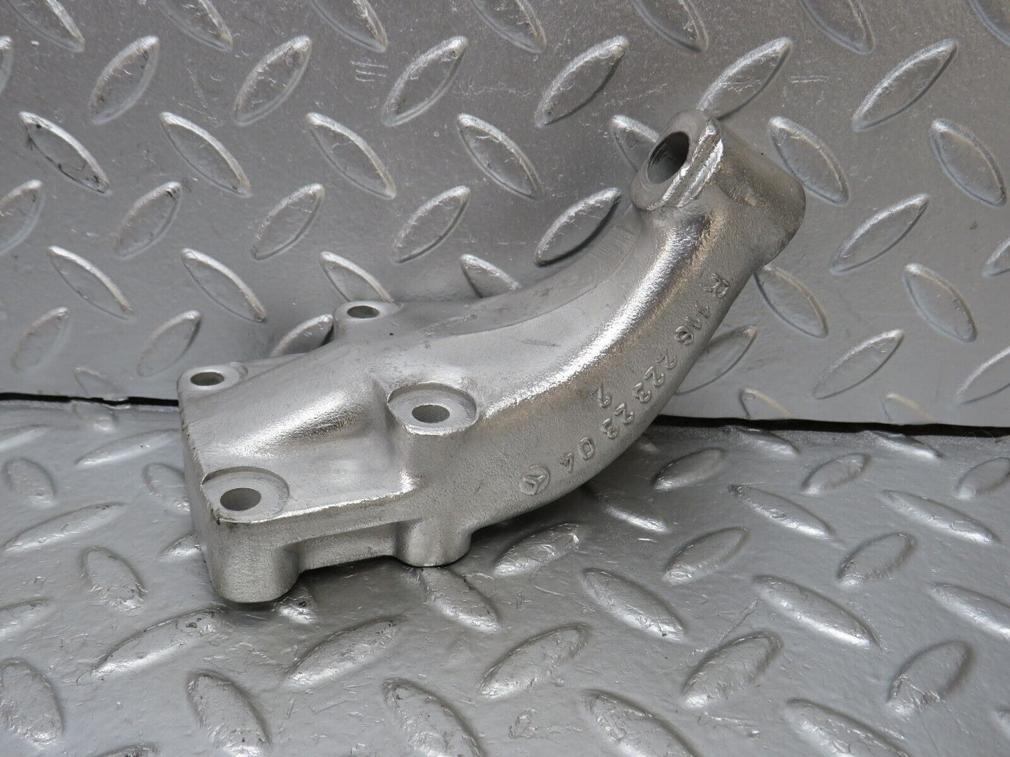 33027 Mercedes-Benz C107 R107 350 V8 Engine Mount Bracket Right 1162232304