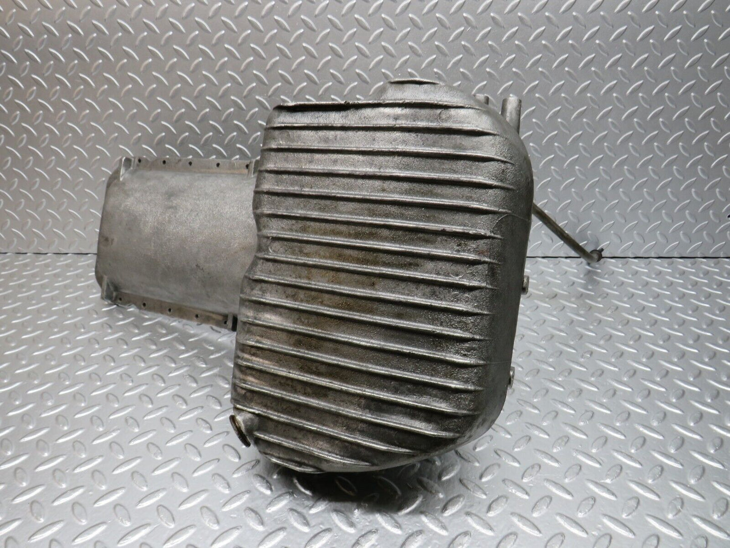 32960 Mercedes-Benz C107 R107 450 V8 Oil Pan Oil Sump 1160105113