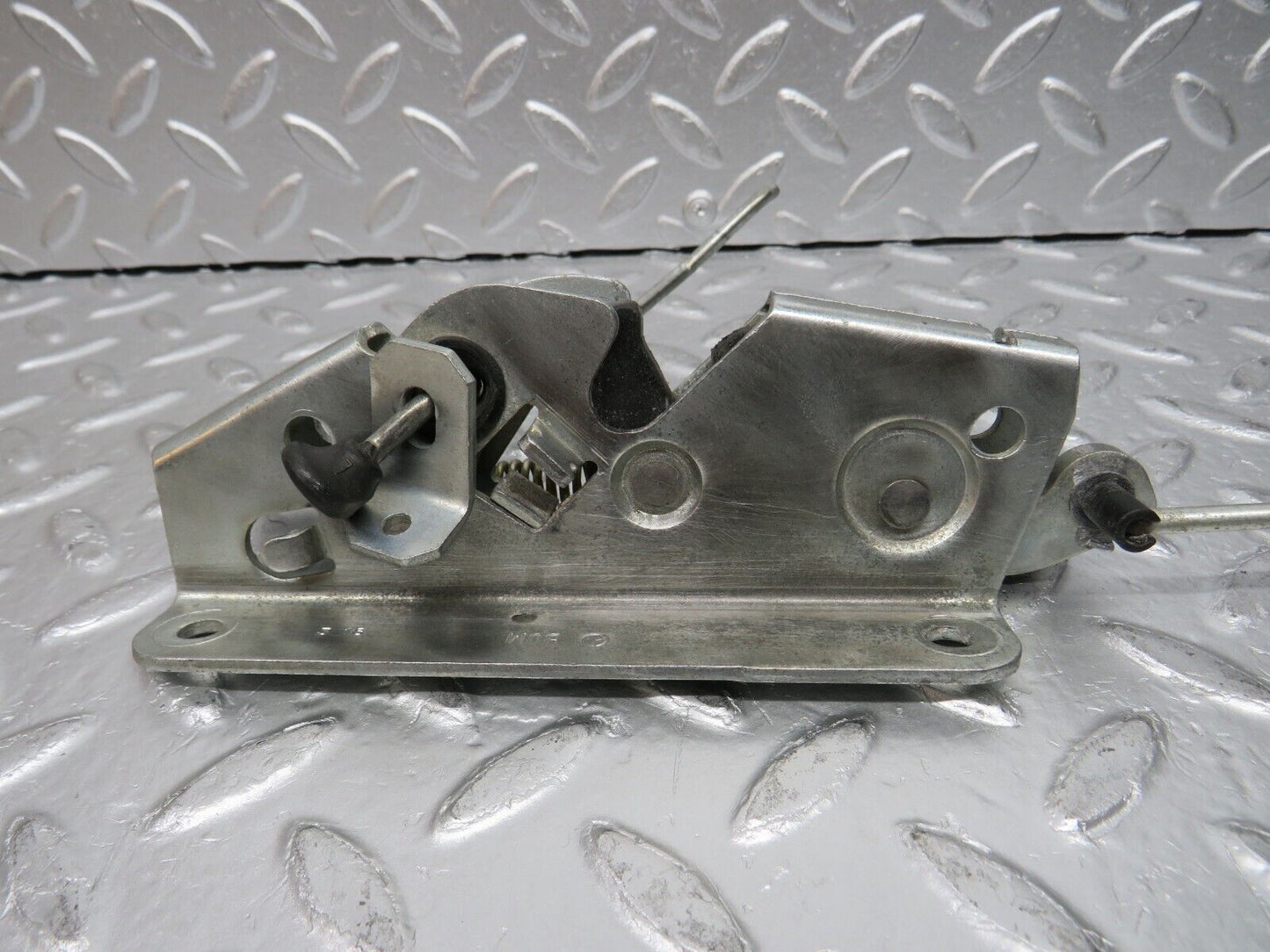 31409 Mercedes-Benz S124 220TE Wagon Rear Left Seat Bench Locking Mechanism