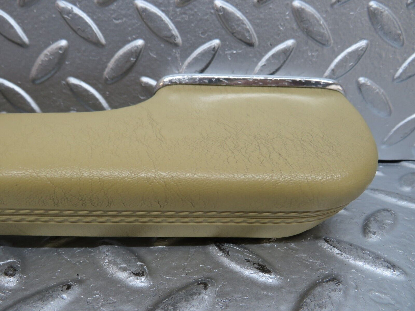 29654 Mercedes-Benz W123 230E Front Right Interior Door Handle 1239702001