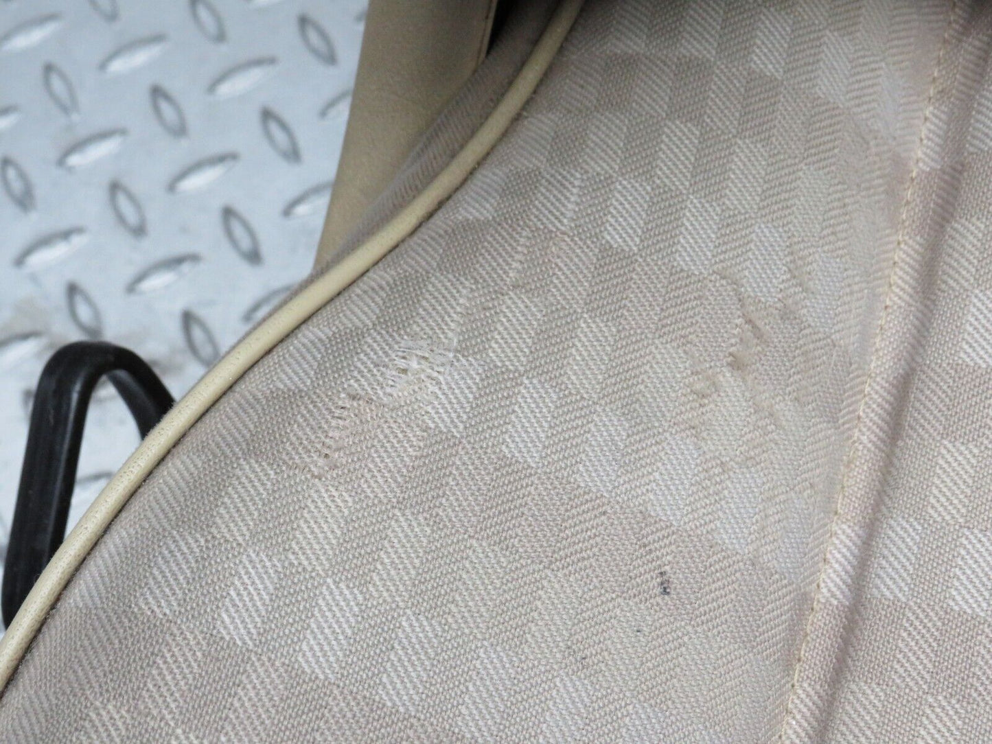 38879 Mercedes-Benz W201 190E Front Right Seat Beige