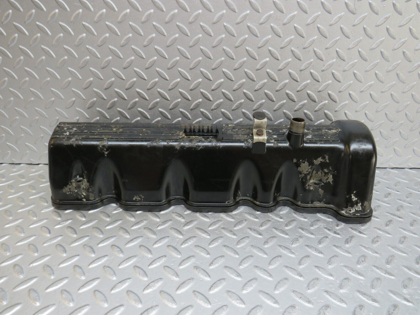 37167 Mercedes-Benz C126 420SEC Coupe Cylinder Head Valve Cover Left 1170160605