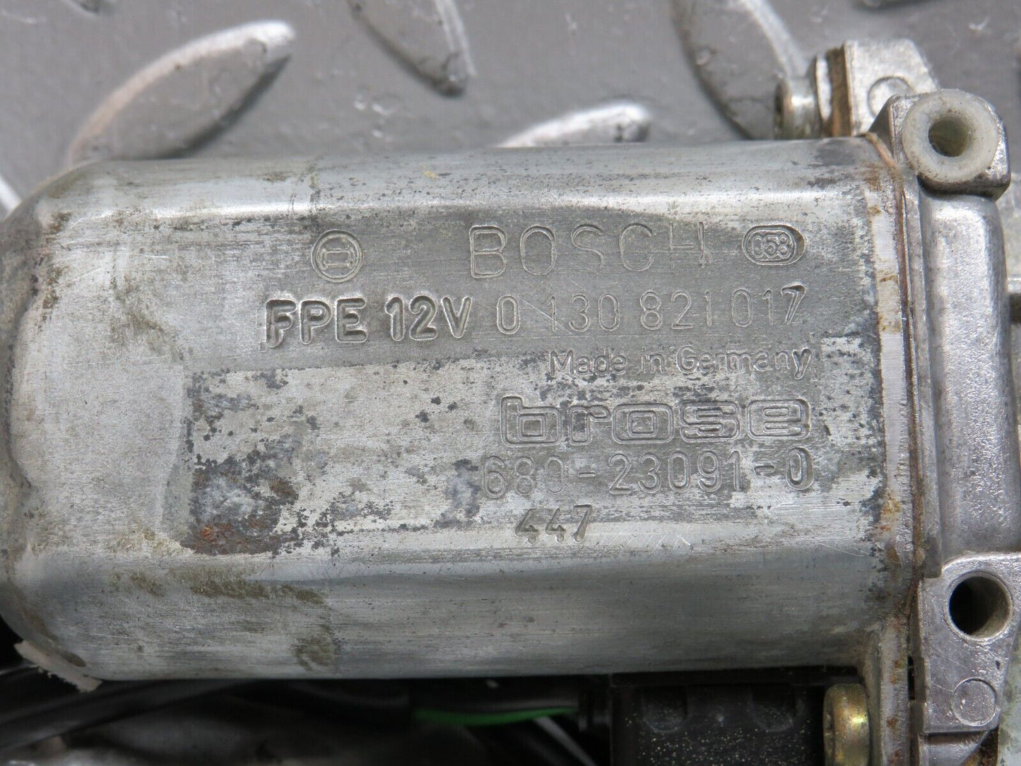 28736 Mercedes-Benz W123 230E Rear Left Window Regulator Motor 0130821017
