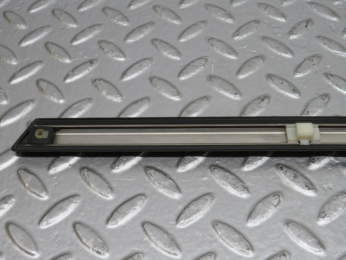 33847 Mercedes-Benz W201 190E 2.0L Rear Right Door Centre Moulding Trim