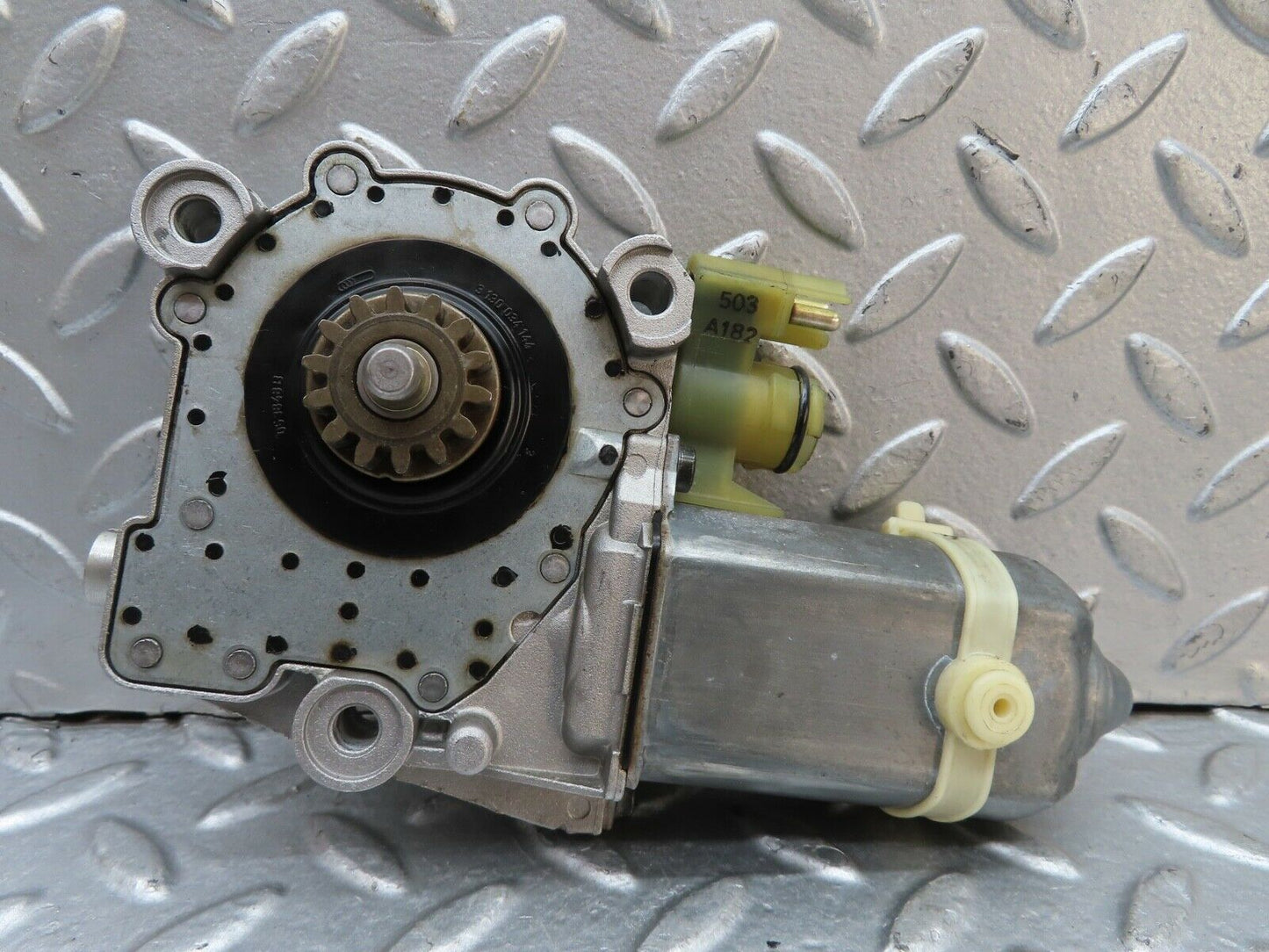 19359 Mercedes-Benz C140 CL420 Coupe Right Window Regulator Motor 0048201842