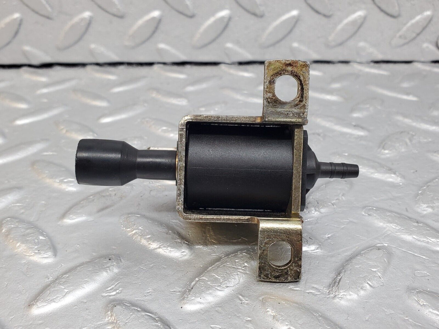 44707 Mercedes-Benz W124 220E Vacuum Solenoid Binder 0015408697