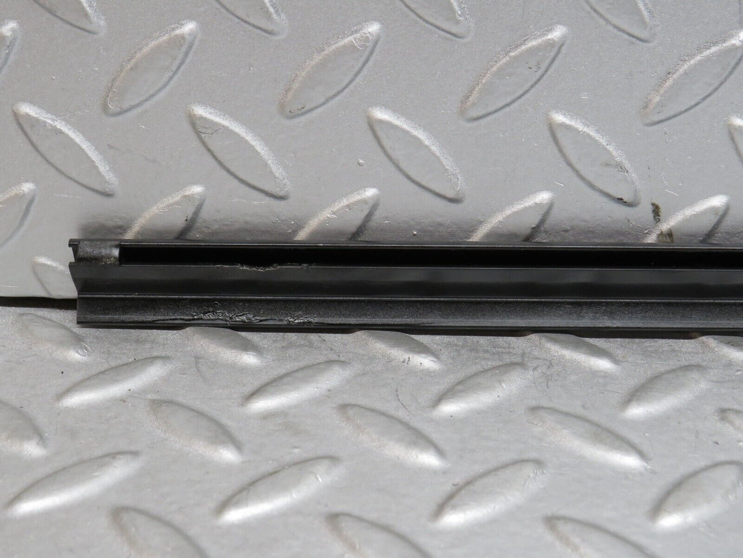 39654 Mercedes-Benz R129 320SL Coupe Left Door Window Moulding Trim