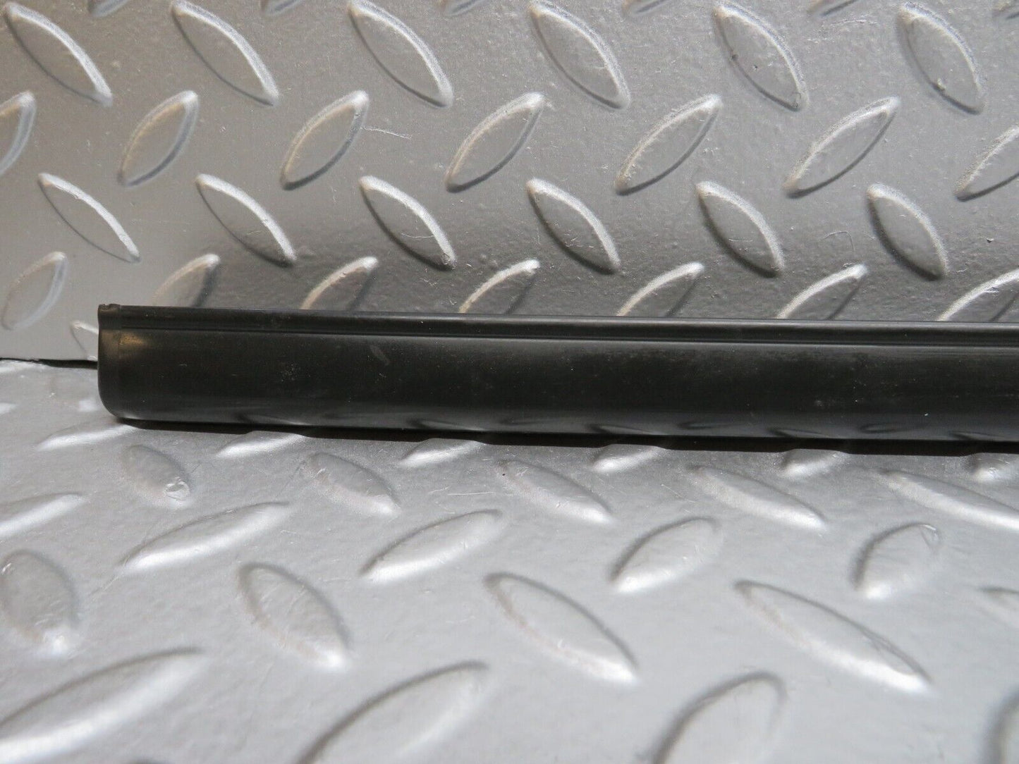 40128 Mercedes-Benz R107 350SL Coupe Left Door Centre Moulding Trim