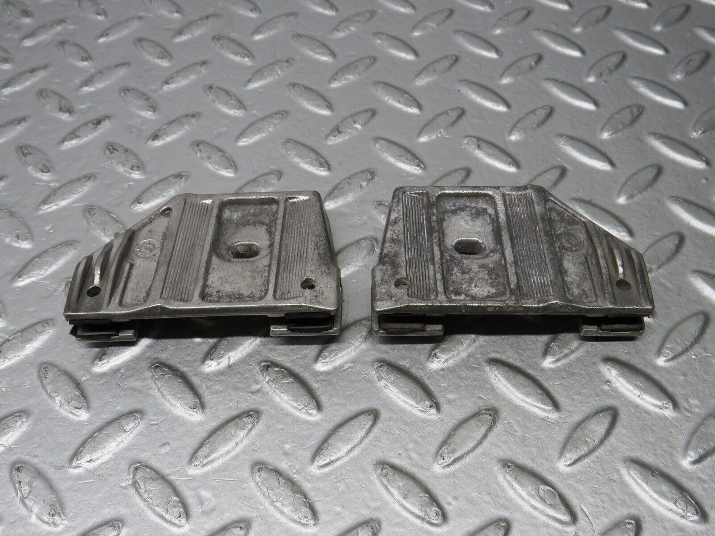 39727 Mercedes-Benz R129 320SL Coupe Door Window Guide Bracket 1247250132 1247250232