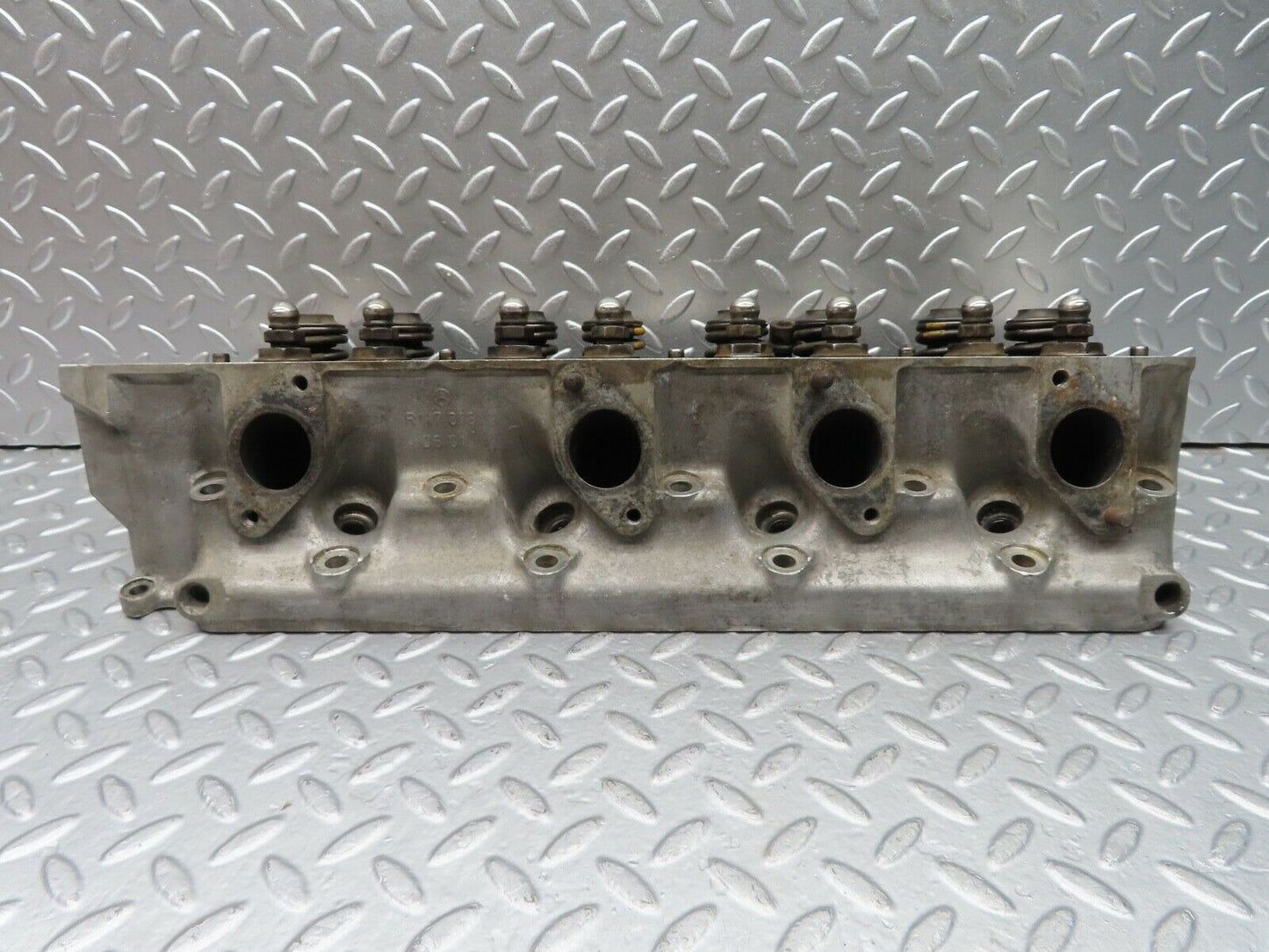 20743 Mercedes-Benz R107 450SL Cylinder Head Left Side 1170160601