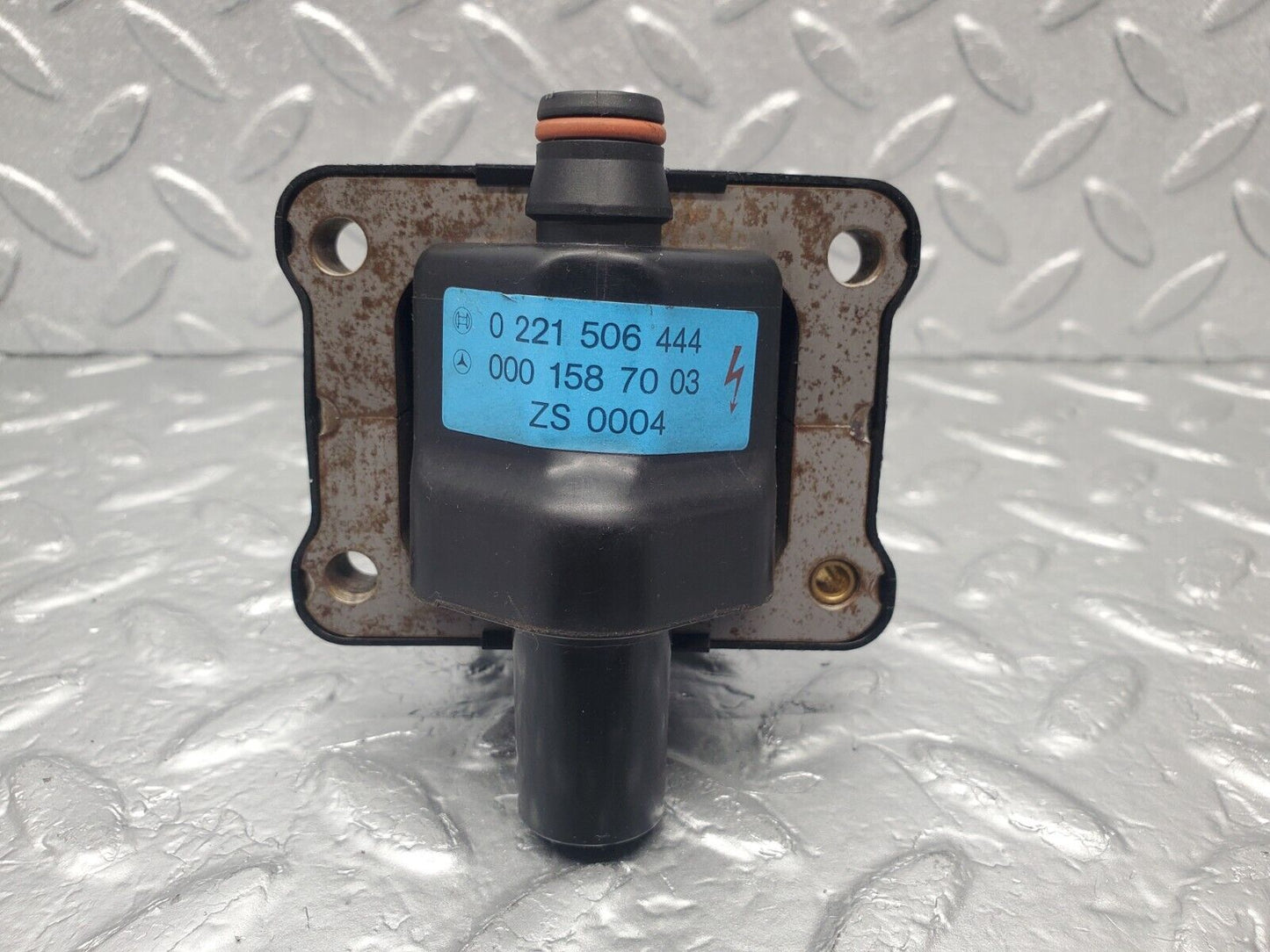 46200 Mercedes-Benz W124 280E Ignition Bosch 0001587003 0221506444 0001593642