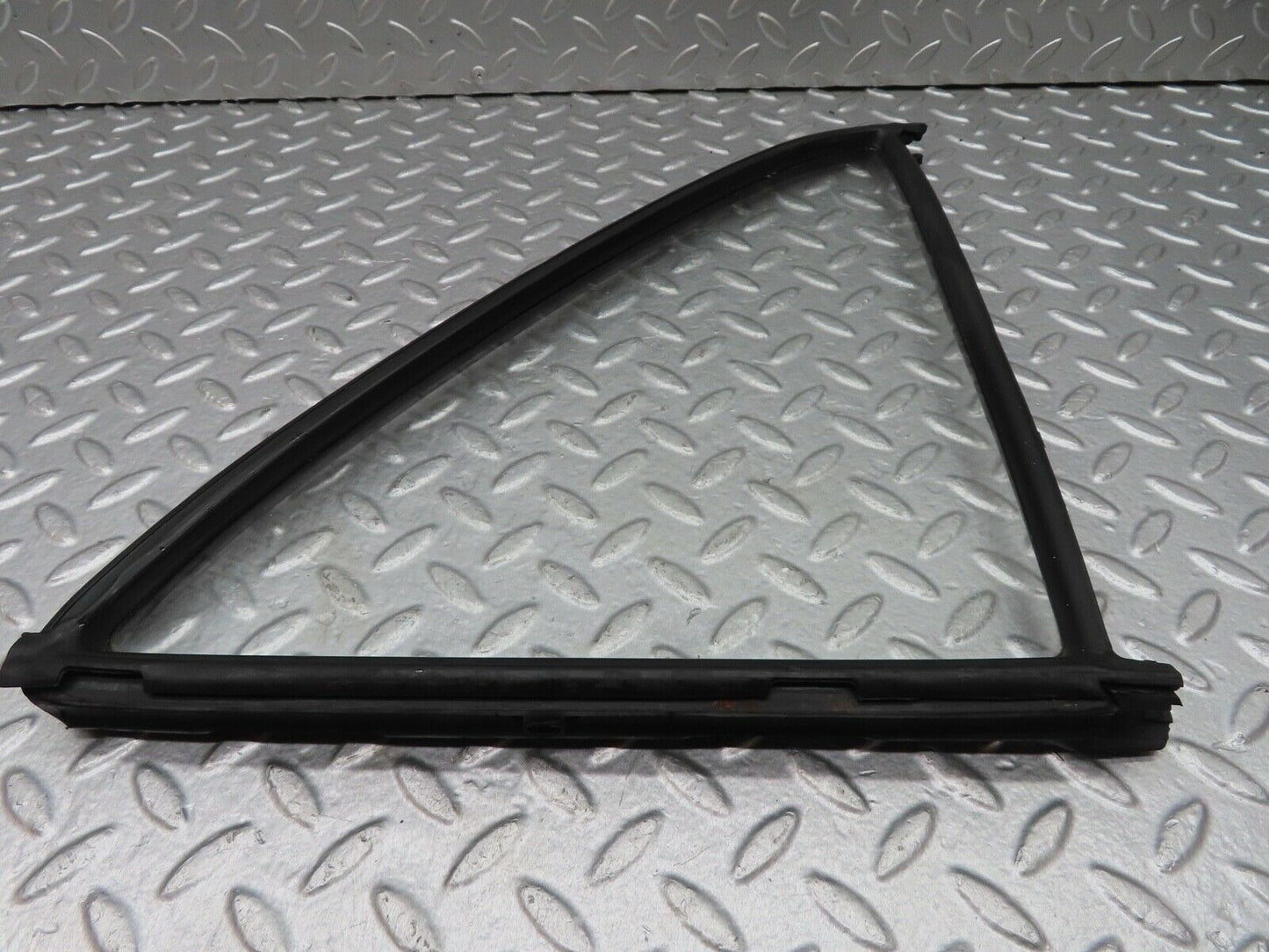18075 Mercedes-Benz W123 200 Rear Right Quarter Window Glass 1237350224