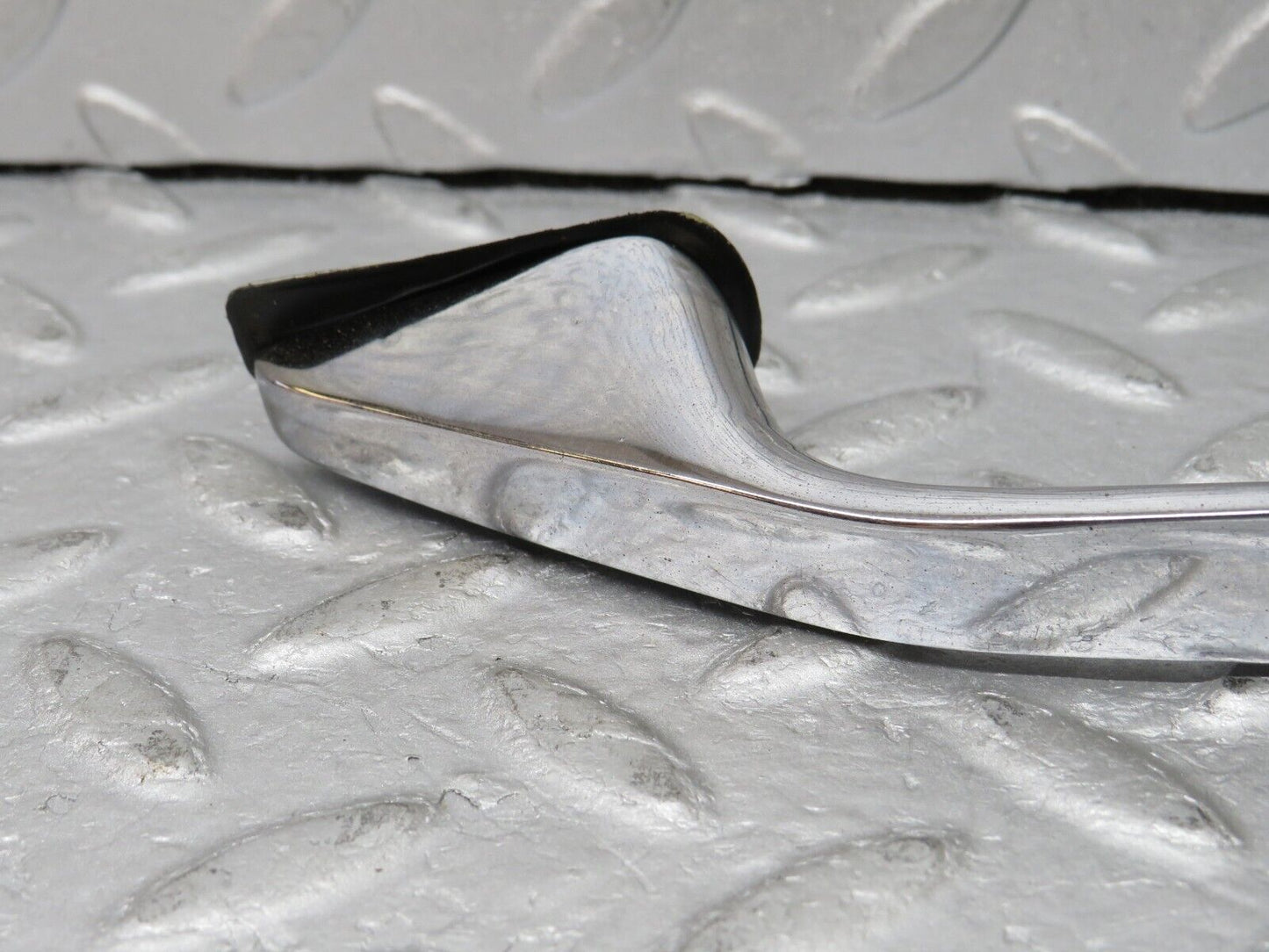 35817 Mercedes-Benz W108 Front Right Chrome Door Handle No Key 1087660801