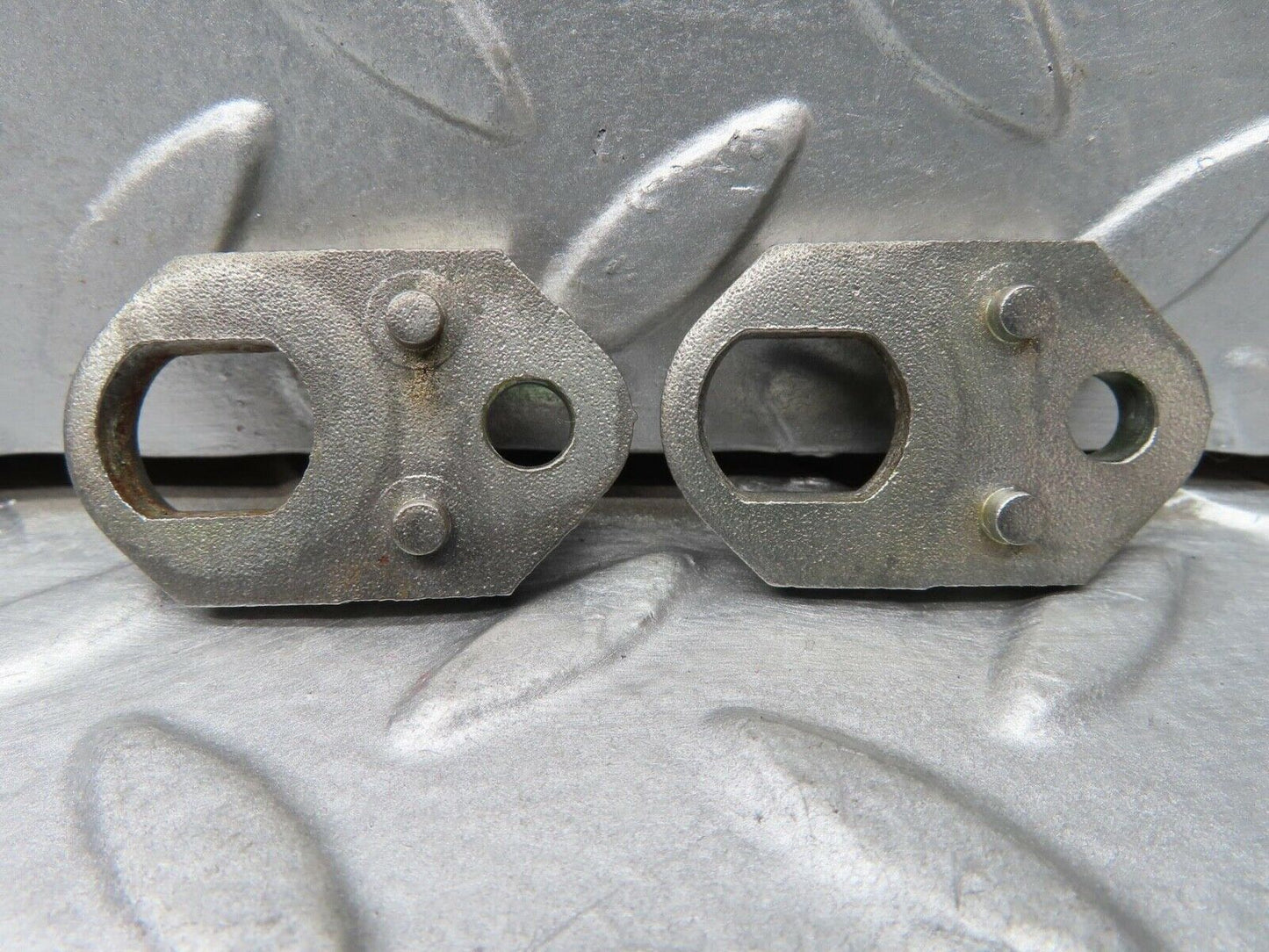 16742 Mercedes-Benz C107 380SLC Fuel Injector Bracket Pair