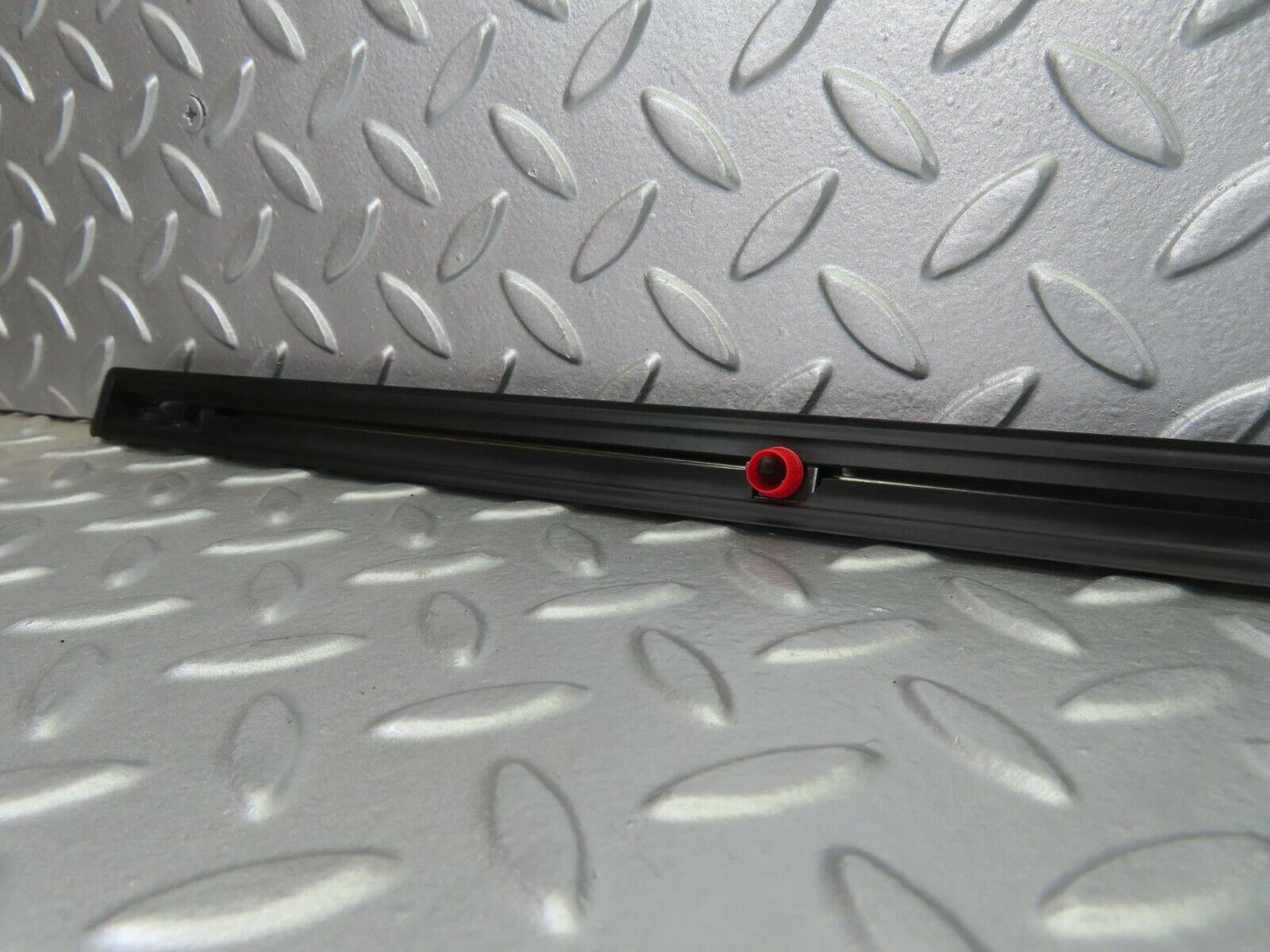 10271 Mercedes-Benz W123 Front Right Fender Centre Moulding Trim