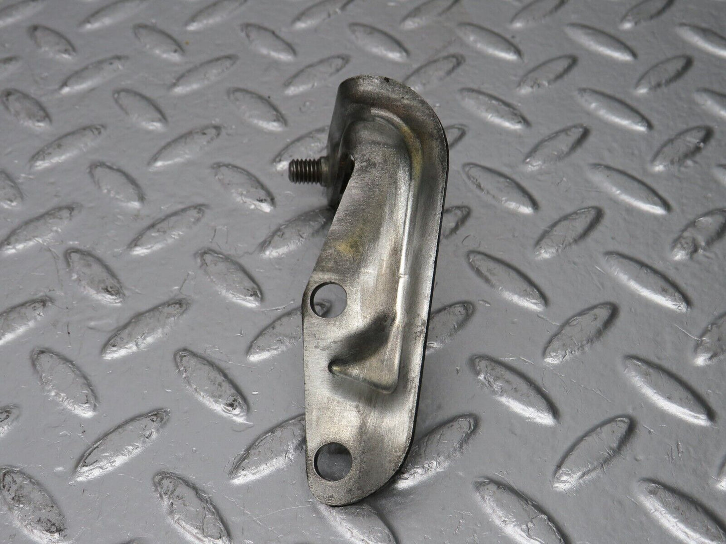31163 Mercedes-Benz W123 200D Accelerator Cable Bracket