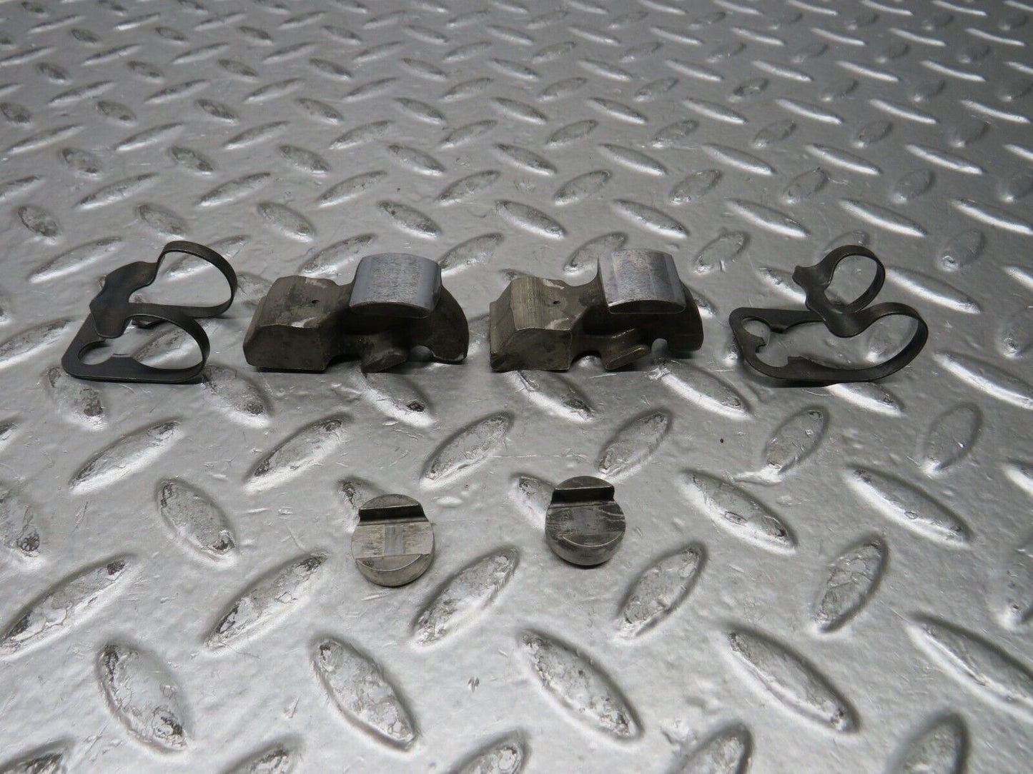 28186 Mercedes-Benz W123 280E Valve Rocker Arm With Tappet & Retaining Spring