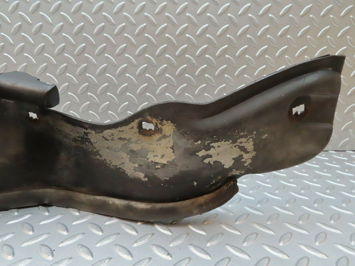 4224 Mercedes-Benz V123 240D LWB Front Right Plastic Inner Fender Wing 1238840635