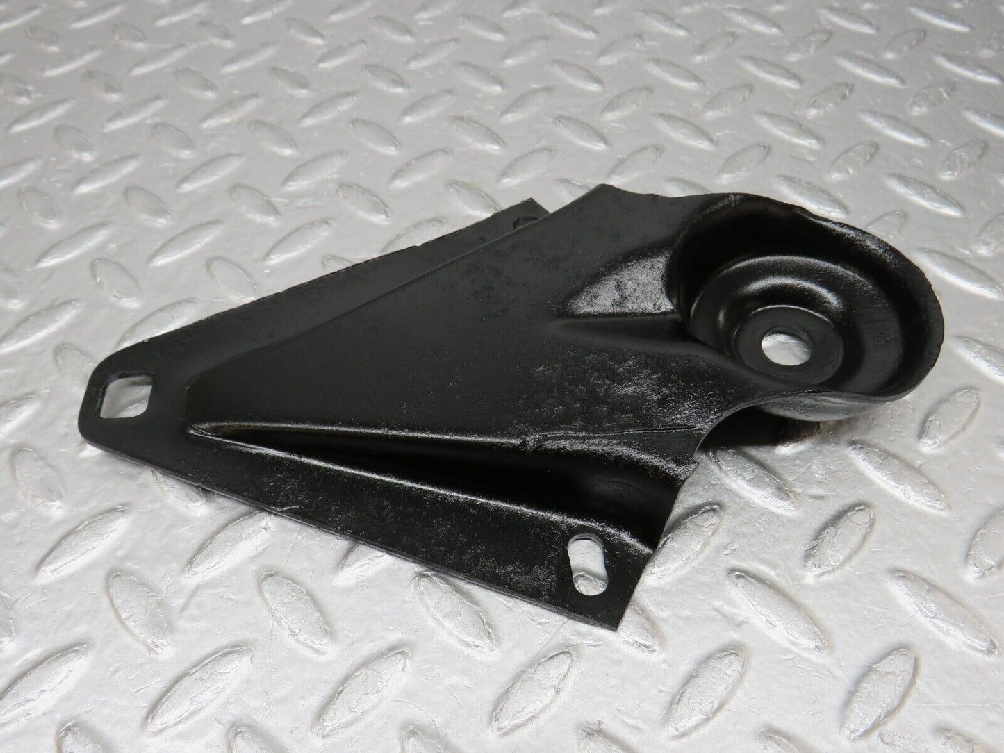 37484 Mercedes-Benz W109 300SEL Rear Suspension Axle Mounting Bracket