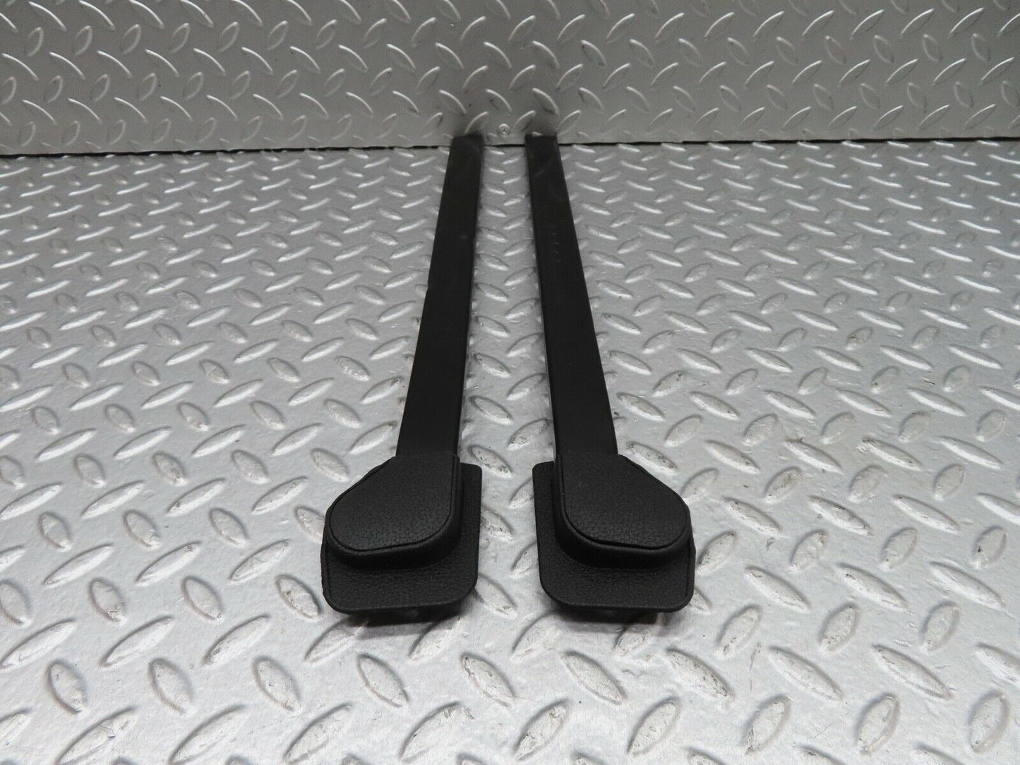 18148 Mercedes-Benz W123 200 Seat Belt Runner