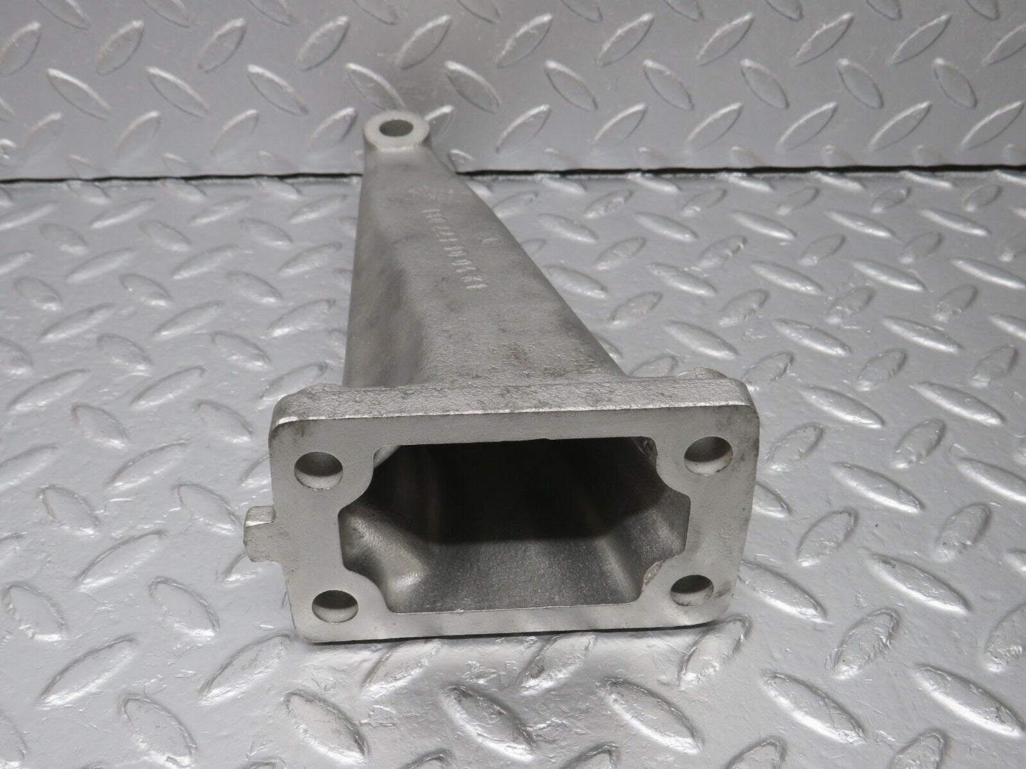 40300 Mercedes-Benz W110 230 Engine Mount Bracket Left Side 1802233004