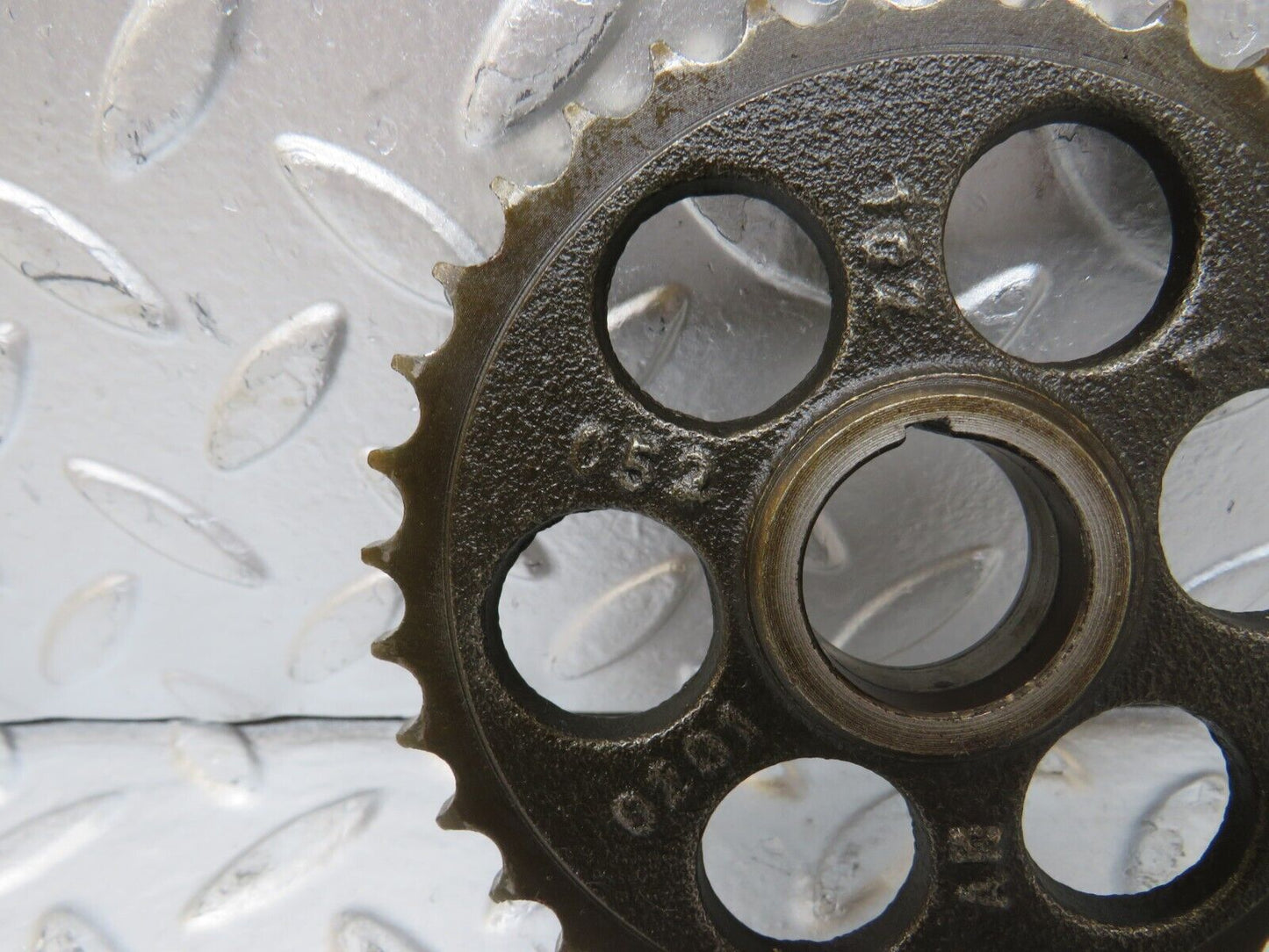 26089 Mercedes-Benz W123 200 Camshaft Timing Gear 1020520201