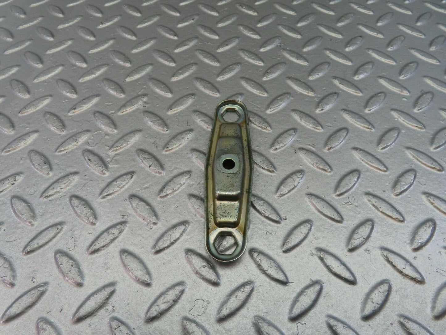 10550 Mercedes-Benz W201 190E Fuel Injector Nozzle Clamp Bracket