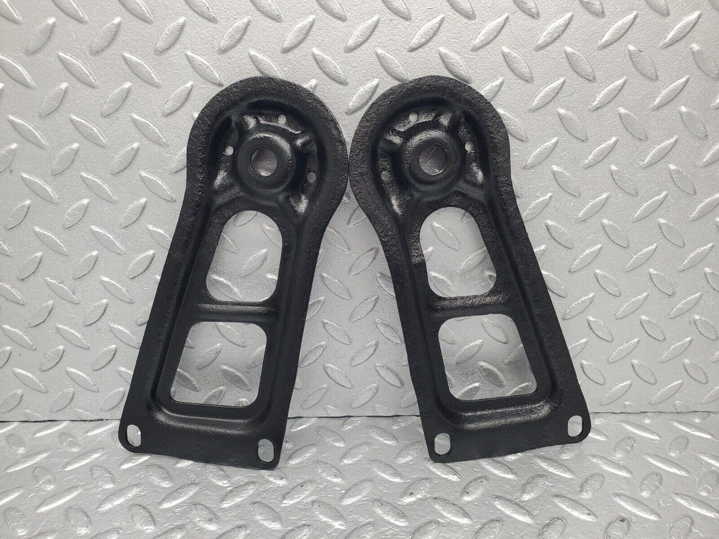 46567 Mercedes-Benz C123 280CE Coupe Rear Suspension Axle Mounting Bracket