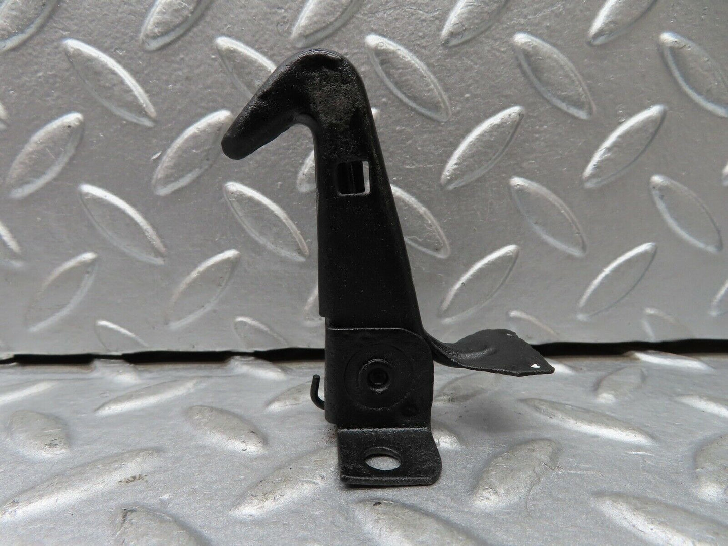 20483 Mercedes-Benz W114 280CE Coupe Bonnet Safety Latch