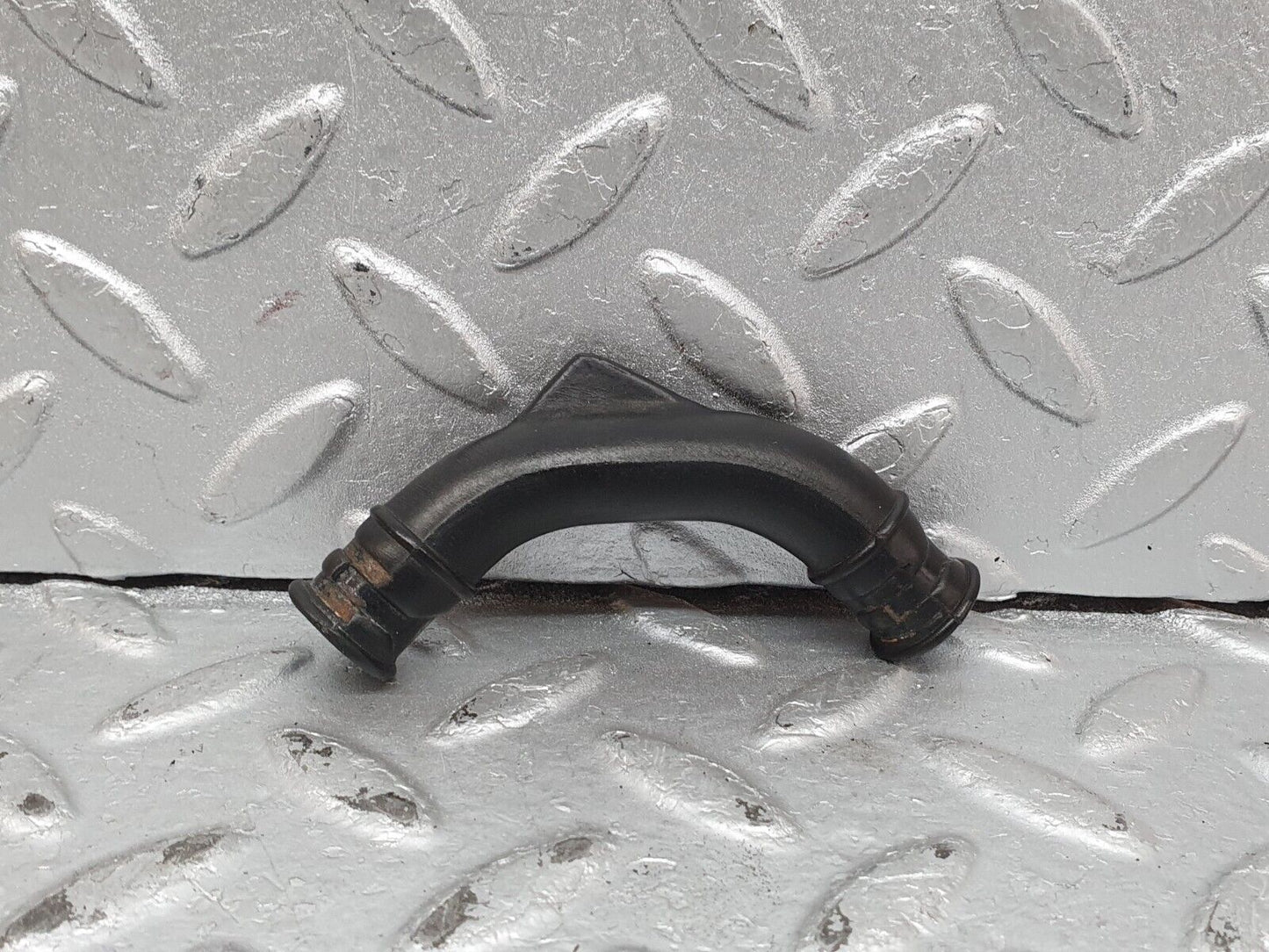 41250 Mercedes-Benz W126 300SE Engine Crankcase Breather Hose 1030940082