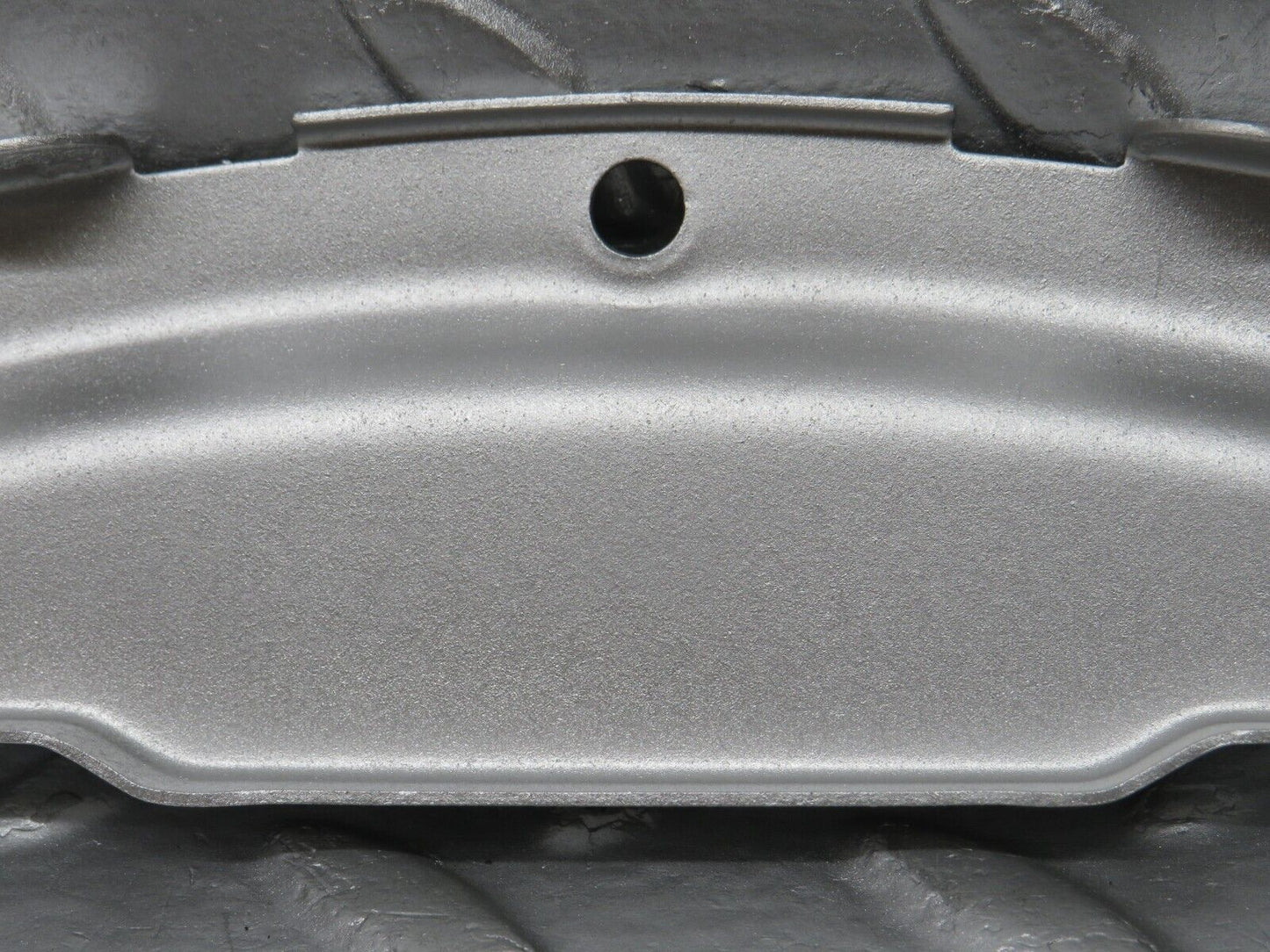 33058 Mercedes-Benz C107 R107 350 V8 Gearbox Flange Cover