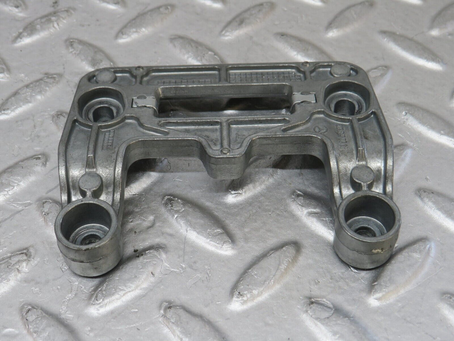 35176 Mercedes-Benz W221 Rear View Mirror Bracket 2218100011