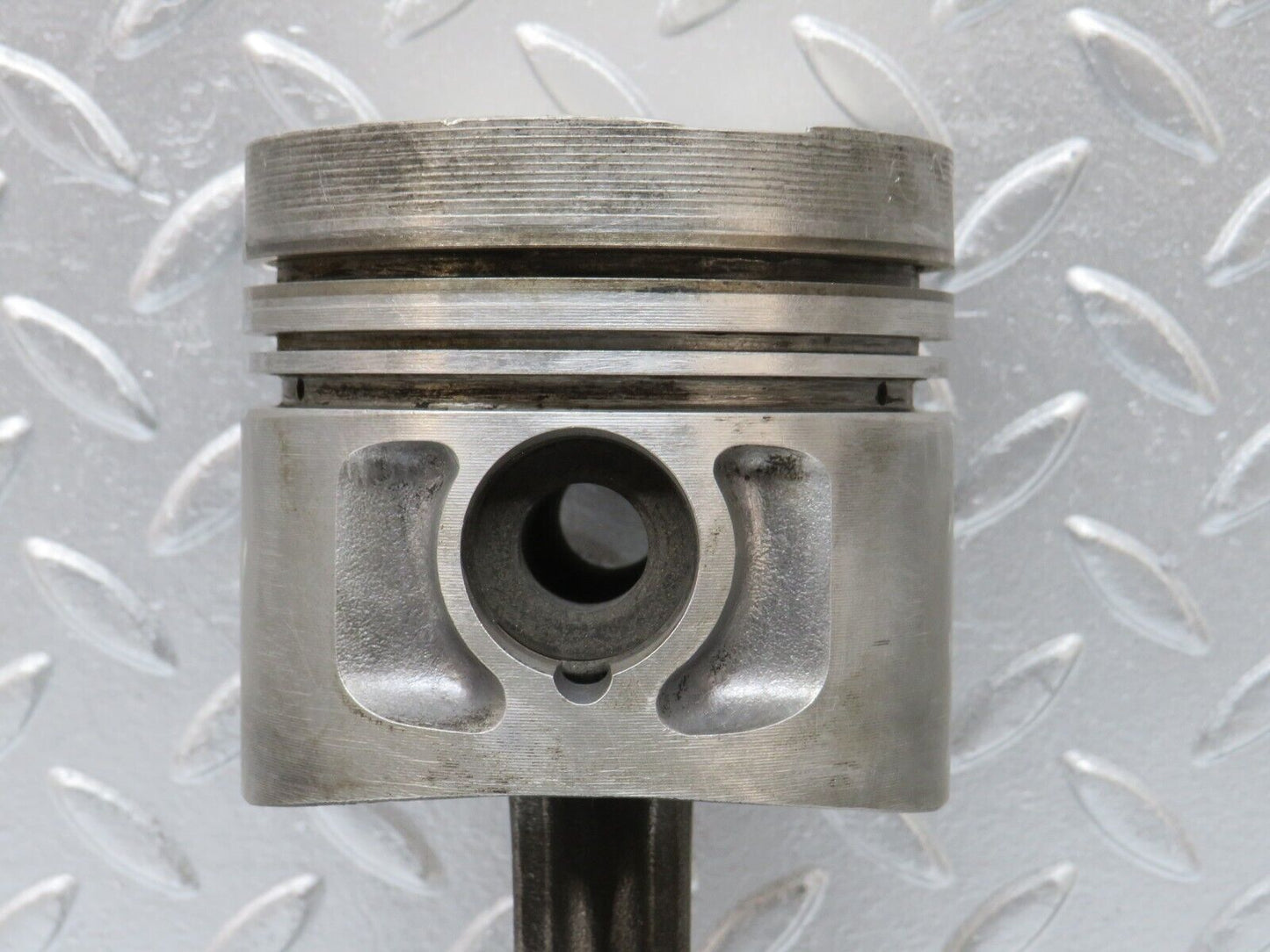 32932 Mercedes-Benz W123 300D Piston With Connecting Rod 90.875 mm 61502