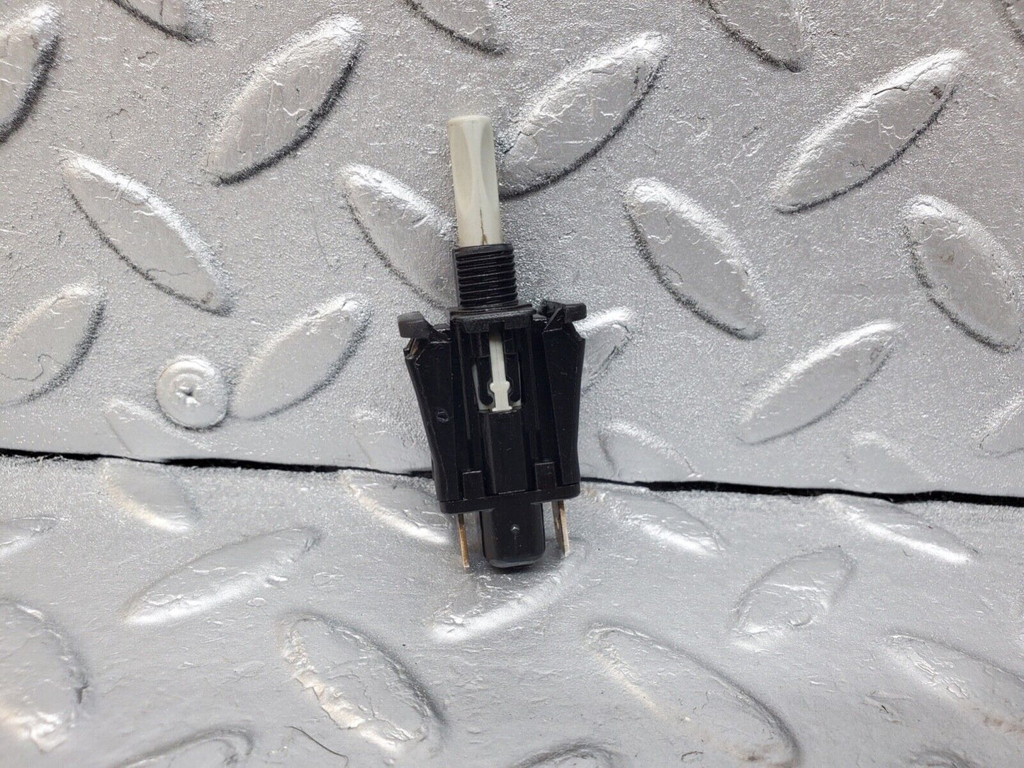 44653 Mercedes-Benz W124 220E Door Contact Switch 2018202110