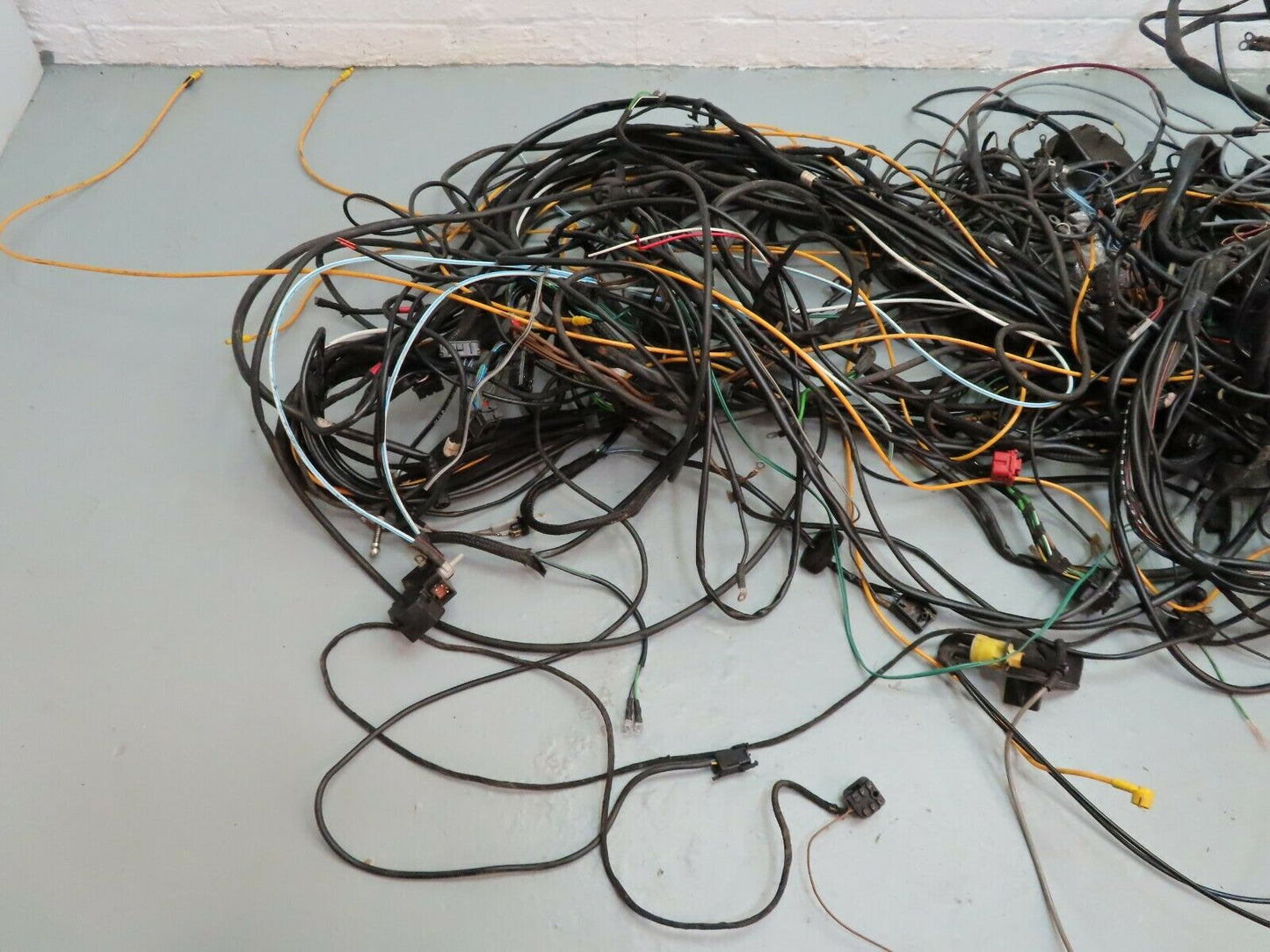 5942 Mercedes-Benz W124 230E Engine Chassis Body Wire Wiring Harness