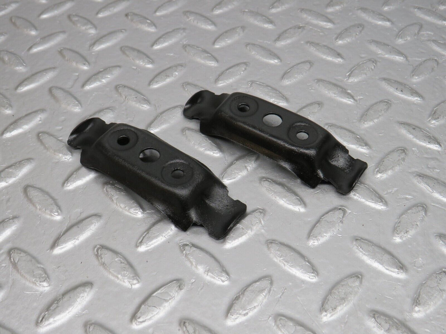 38107 Mercedes-Benz A124 320E Cabriolet Fuel Pump Fuel Filter Bracket