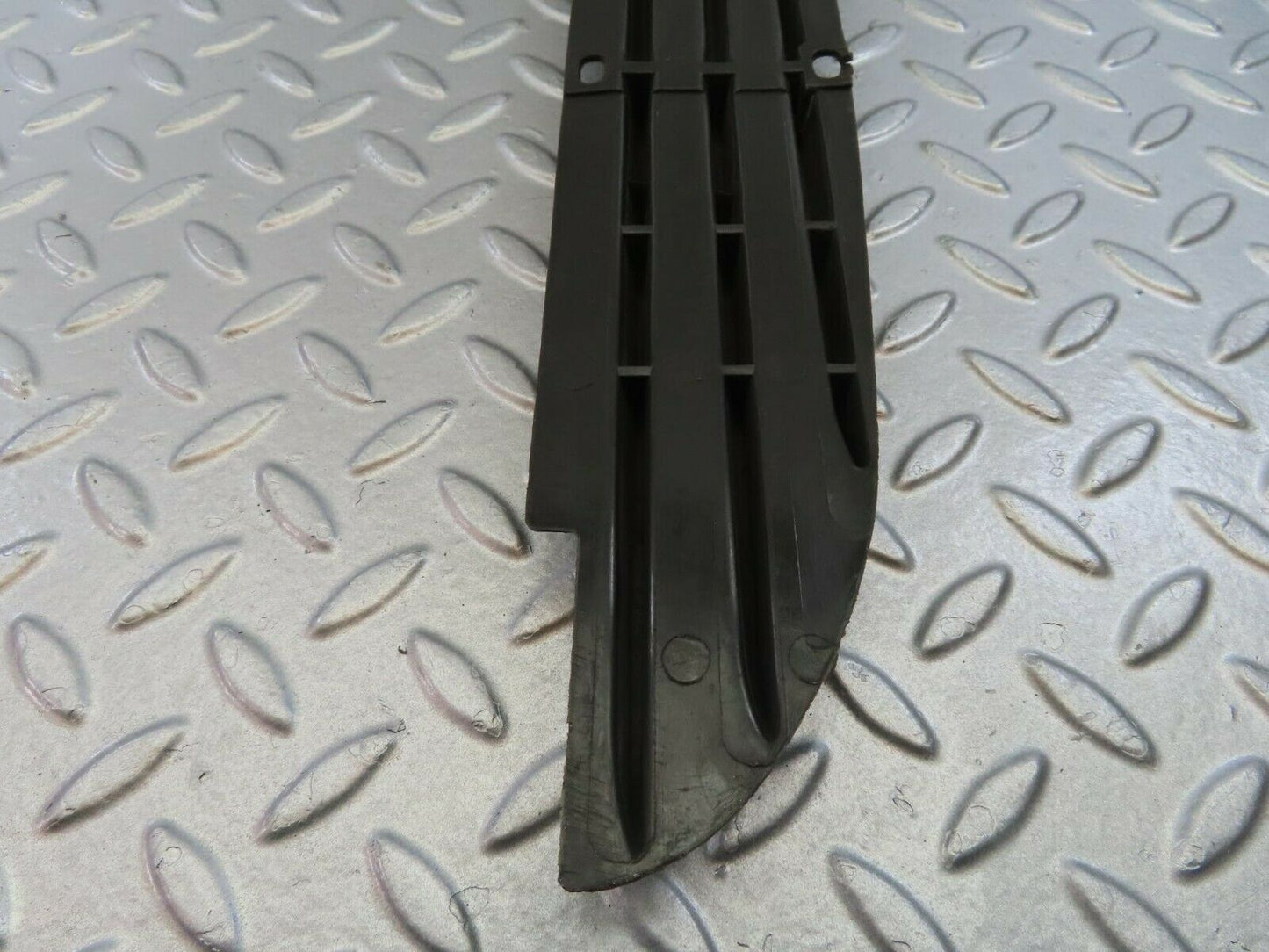 8860 Mercedes-Benz W115 Front Lower Grill Left